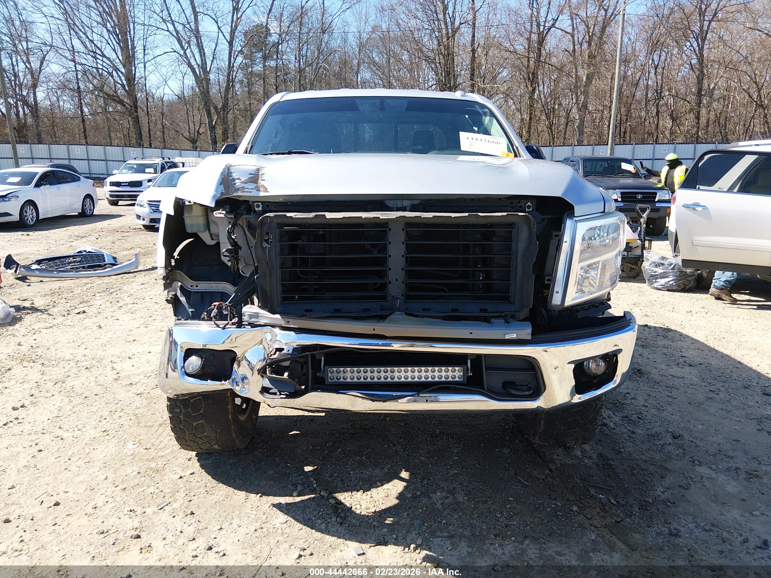 NISSAN TITAN image 6