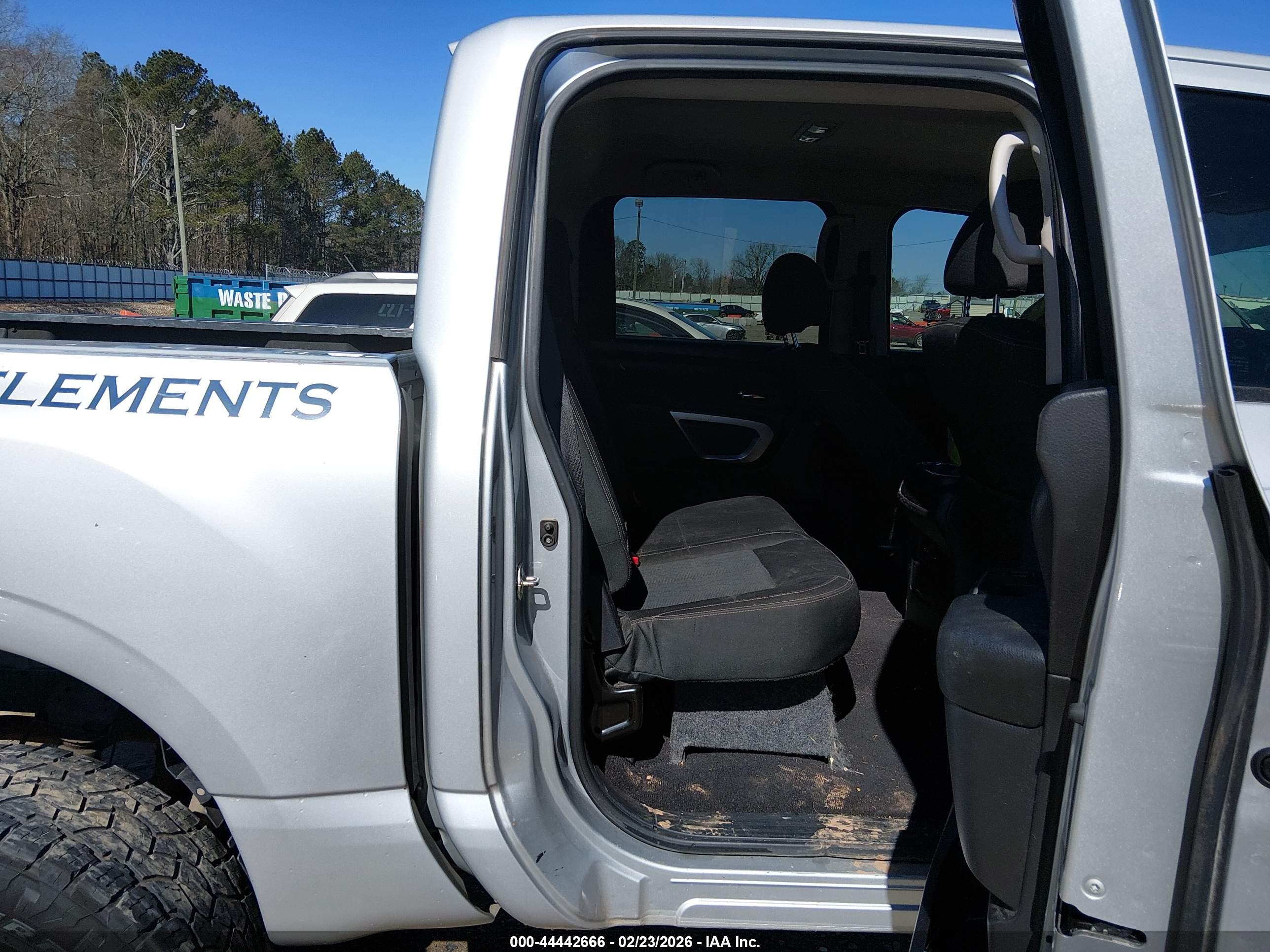 NISSAN TITAN image 8