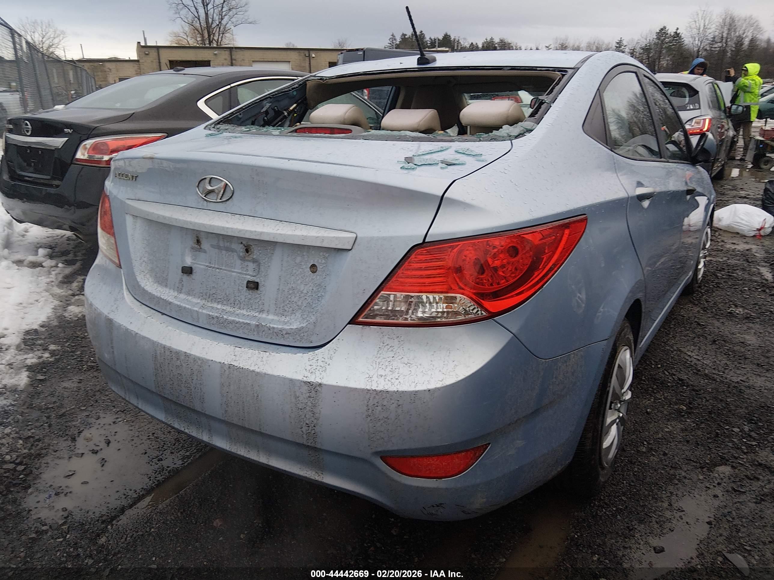 HYUNDAI ACCENT image 4