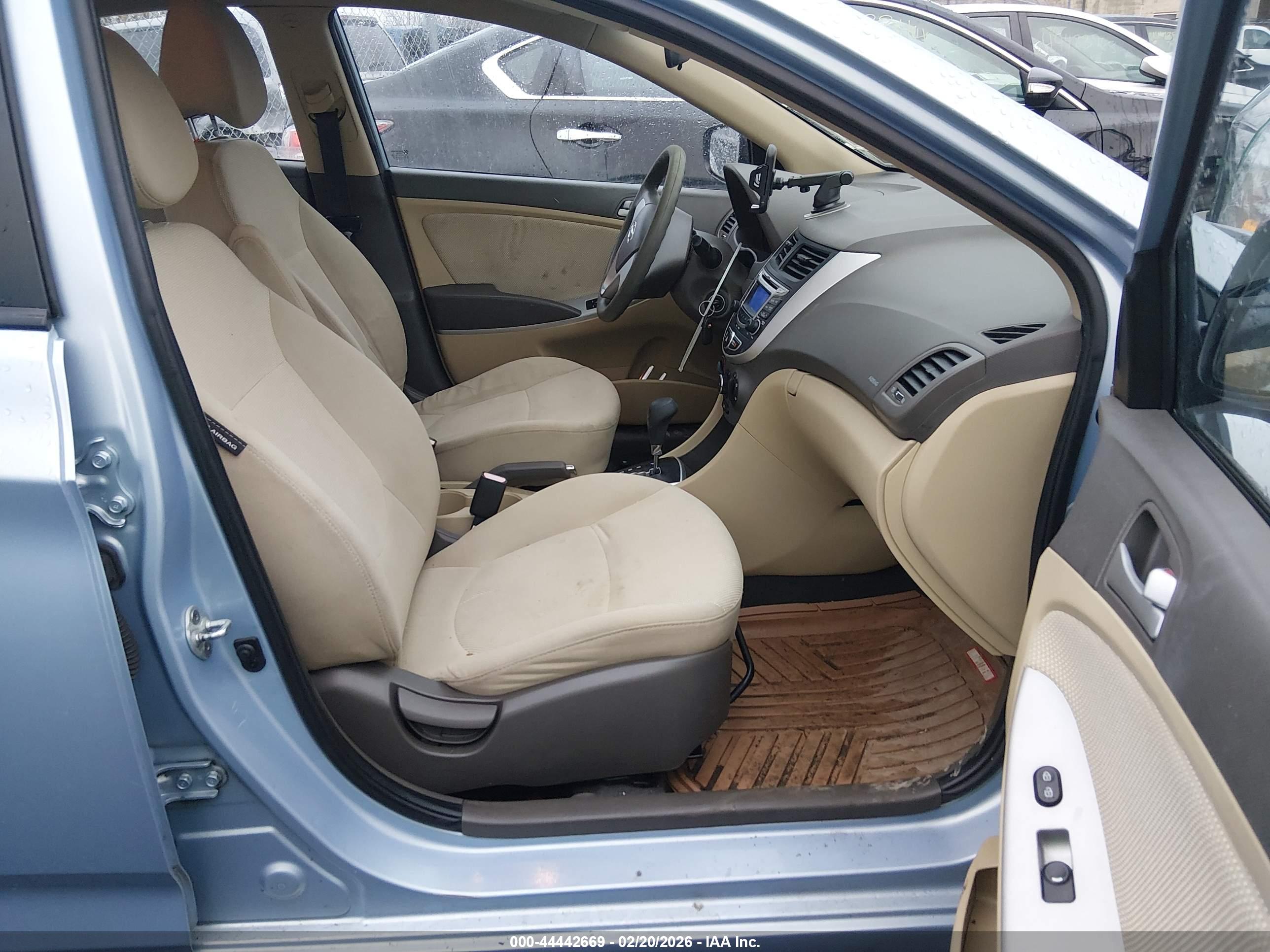 HYUNDAI ACCENT image 5