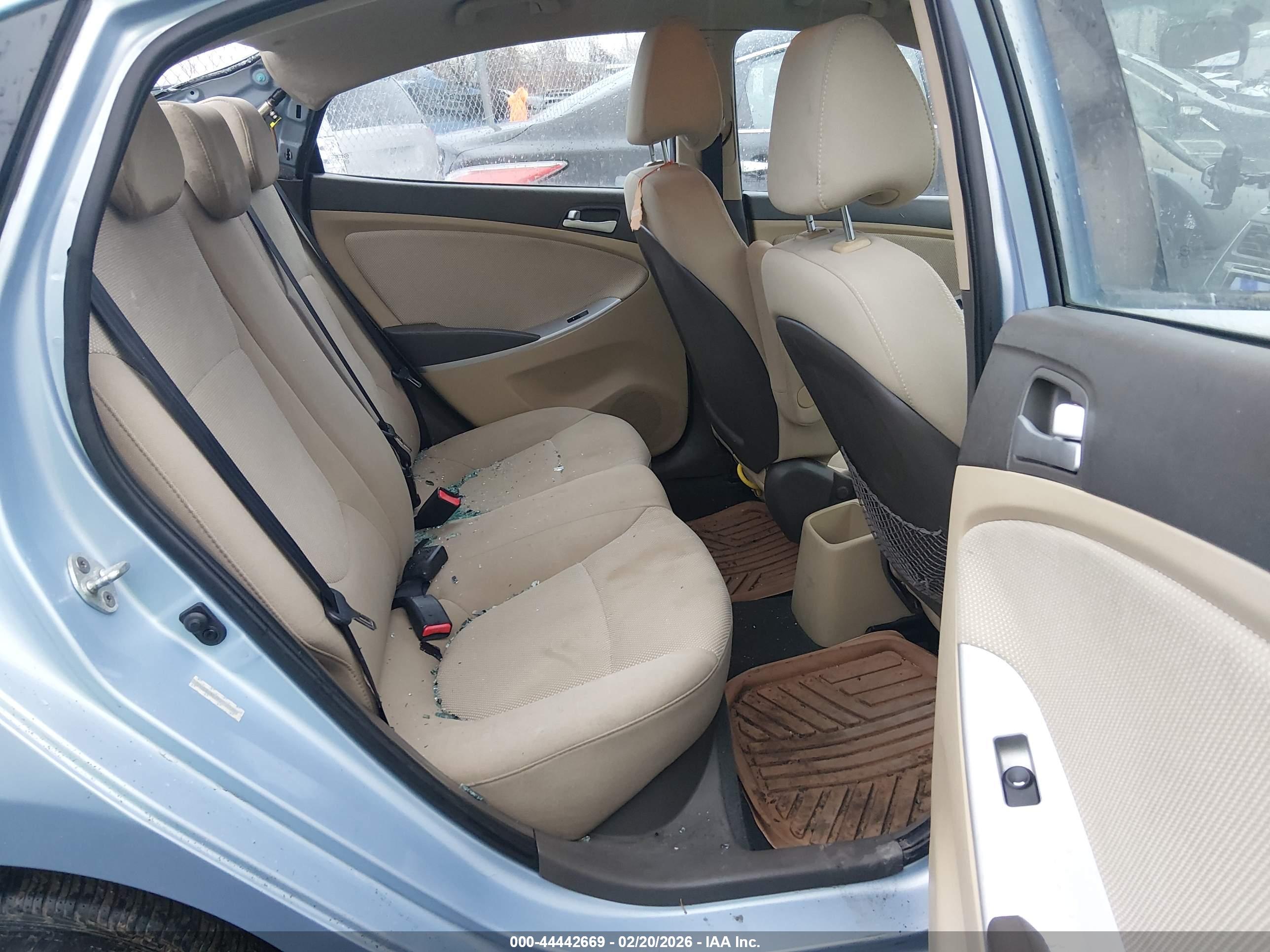 HYUNDAI ACCENT image 8