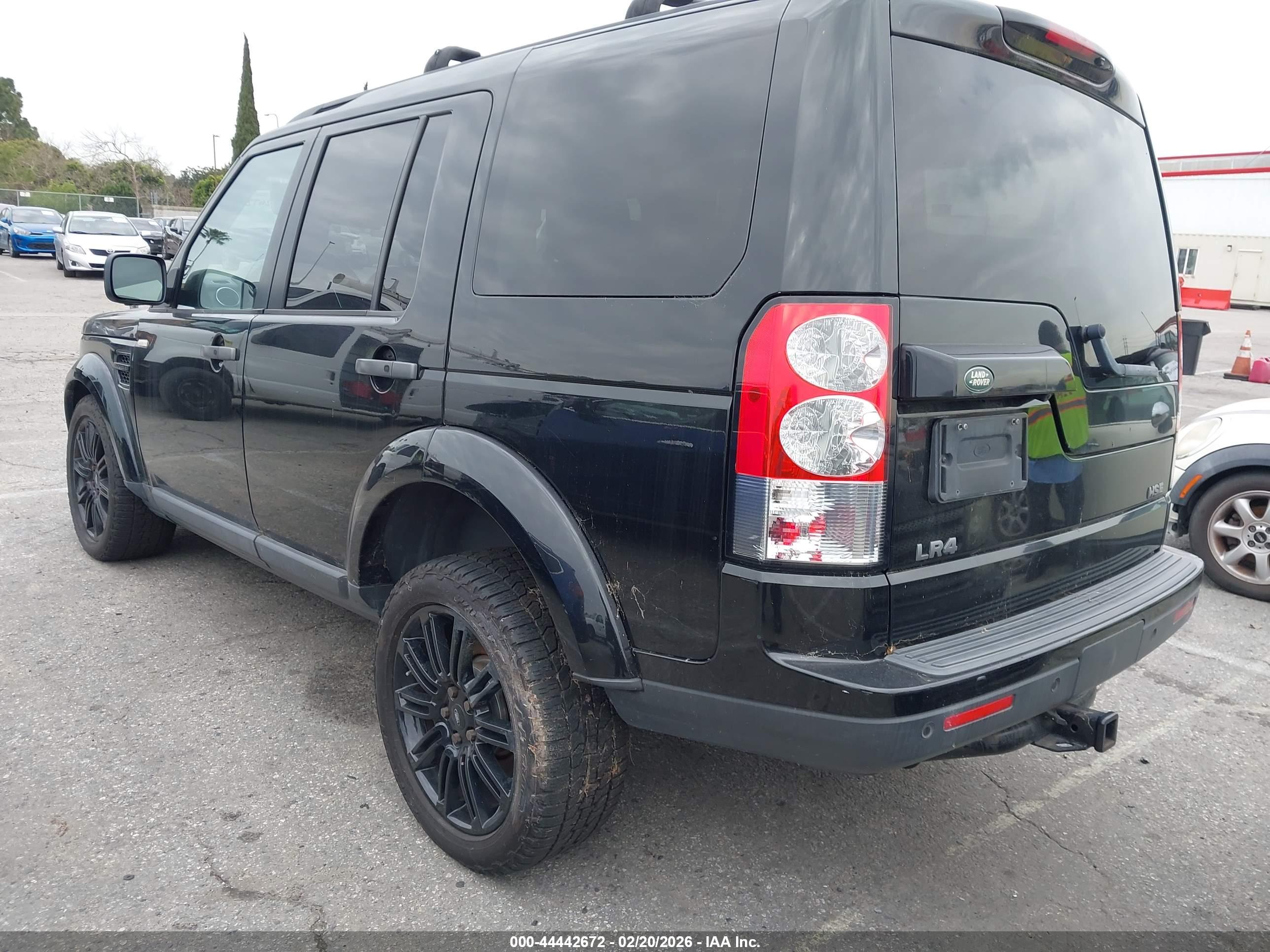 LAND ROVER image 3