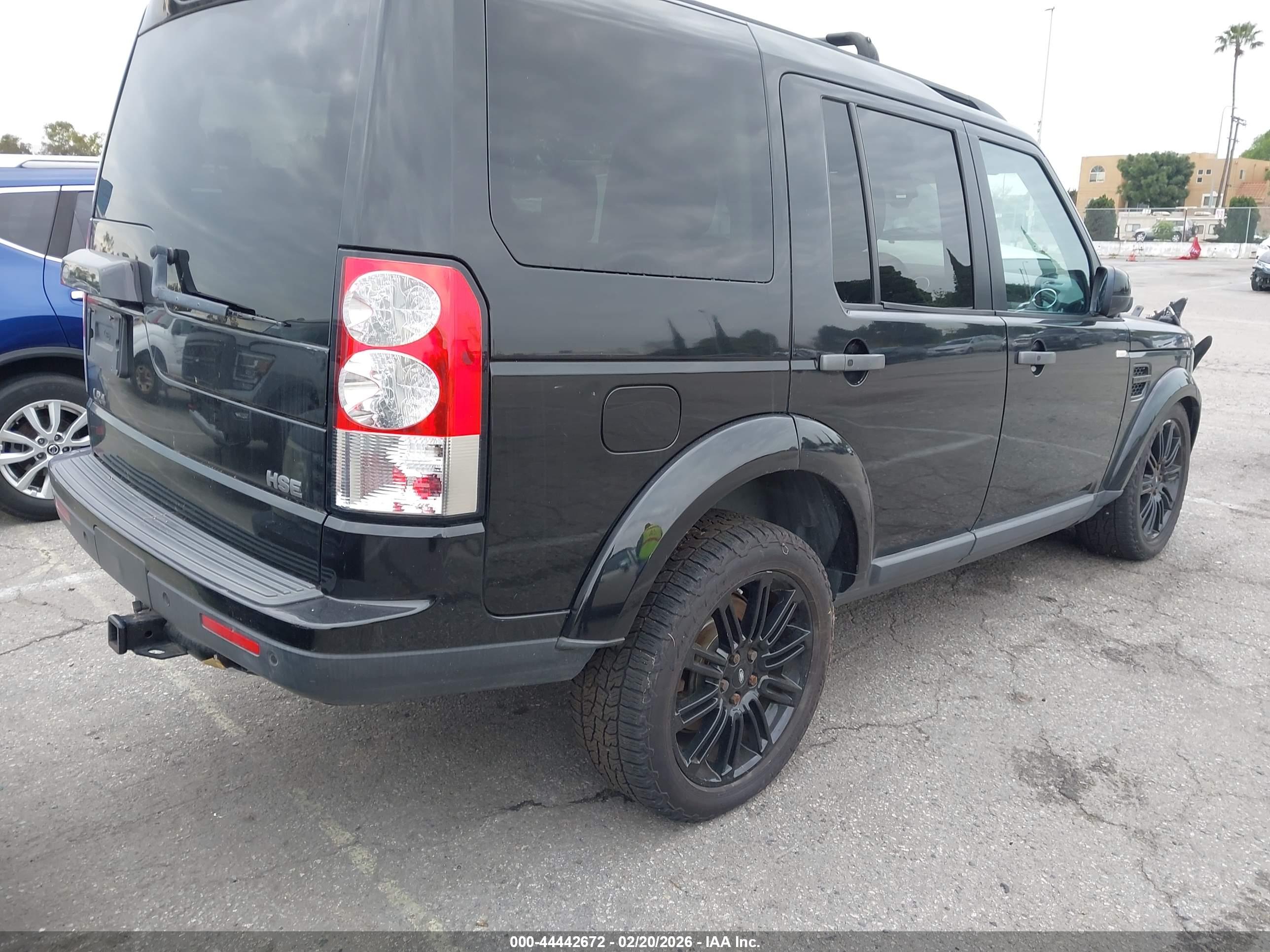 LAND ROVER image 4
