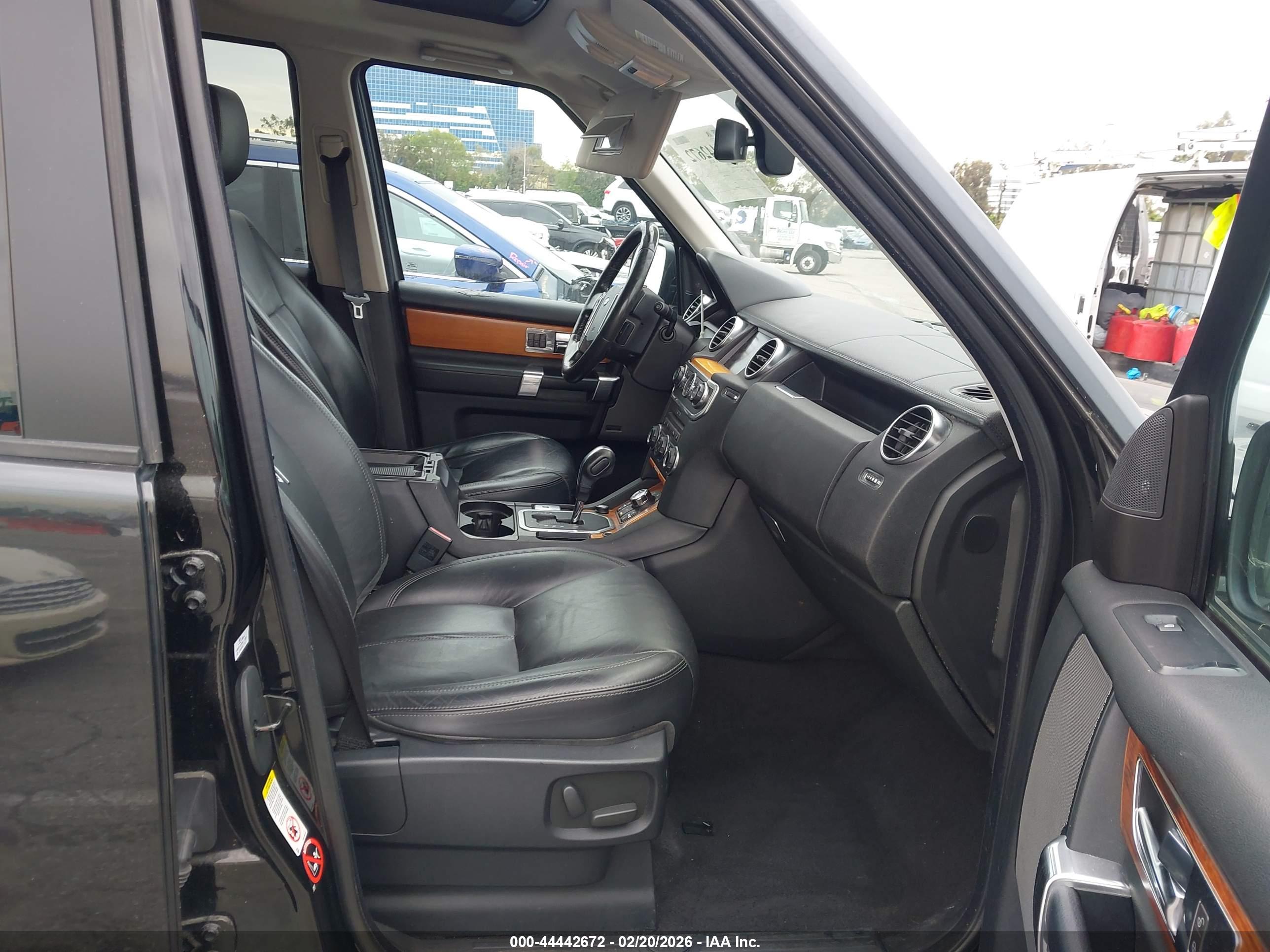 LAND ROVER image 5