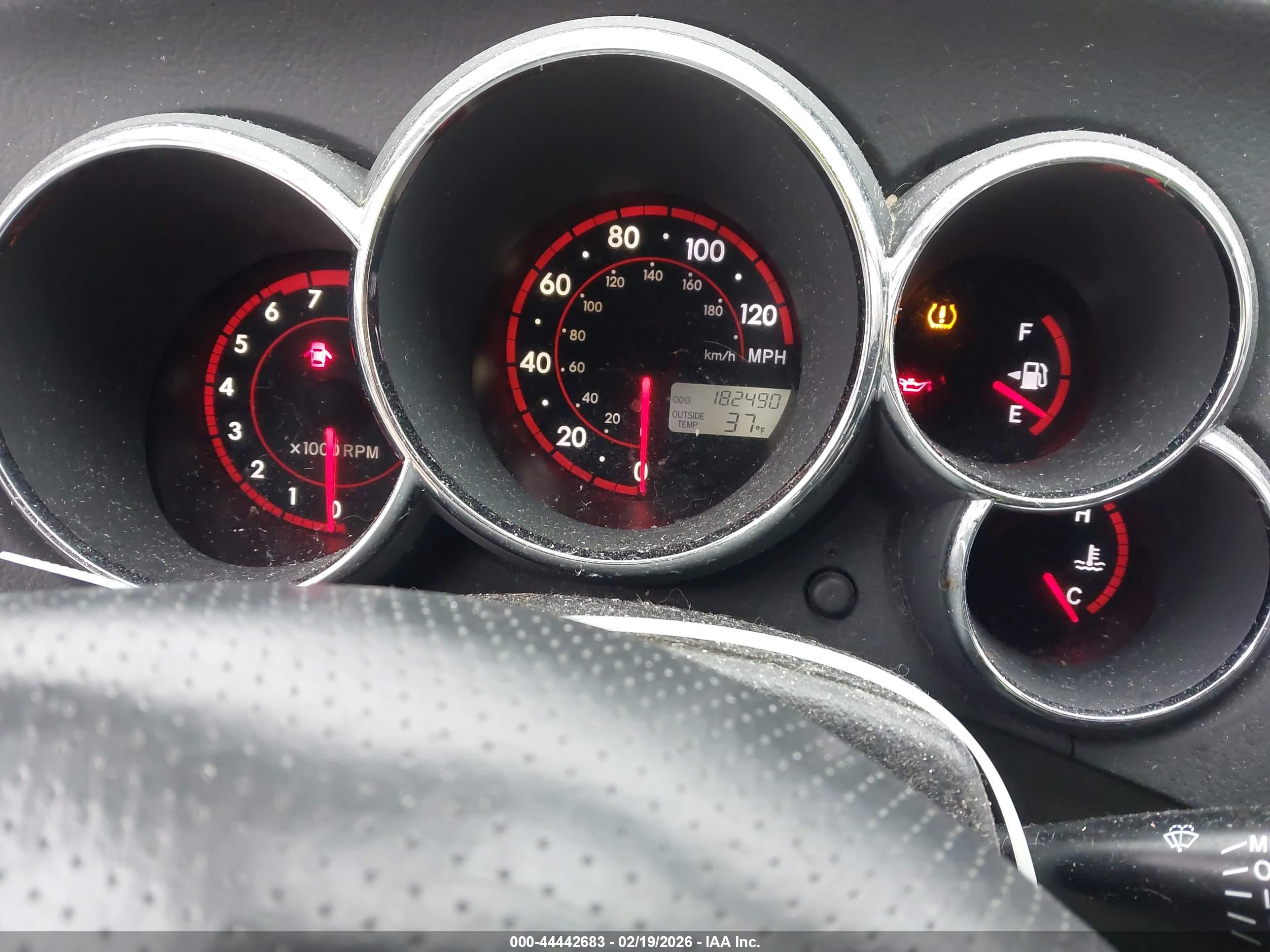 PONTIAC VIBE image 7