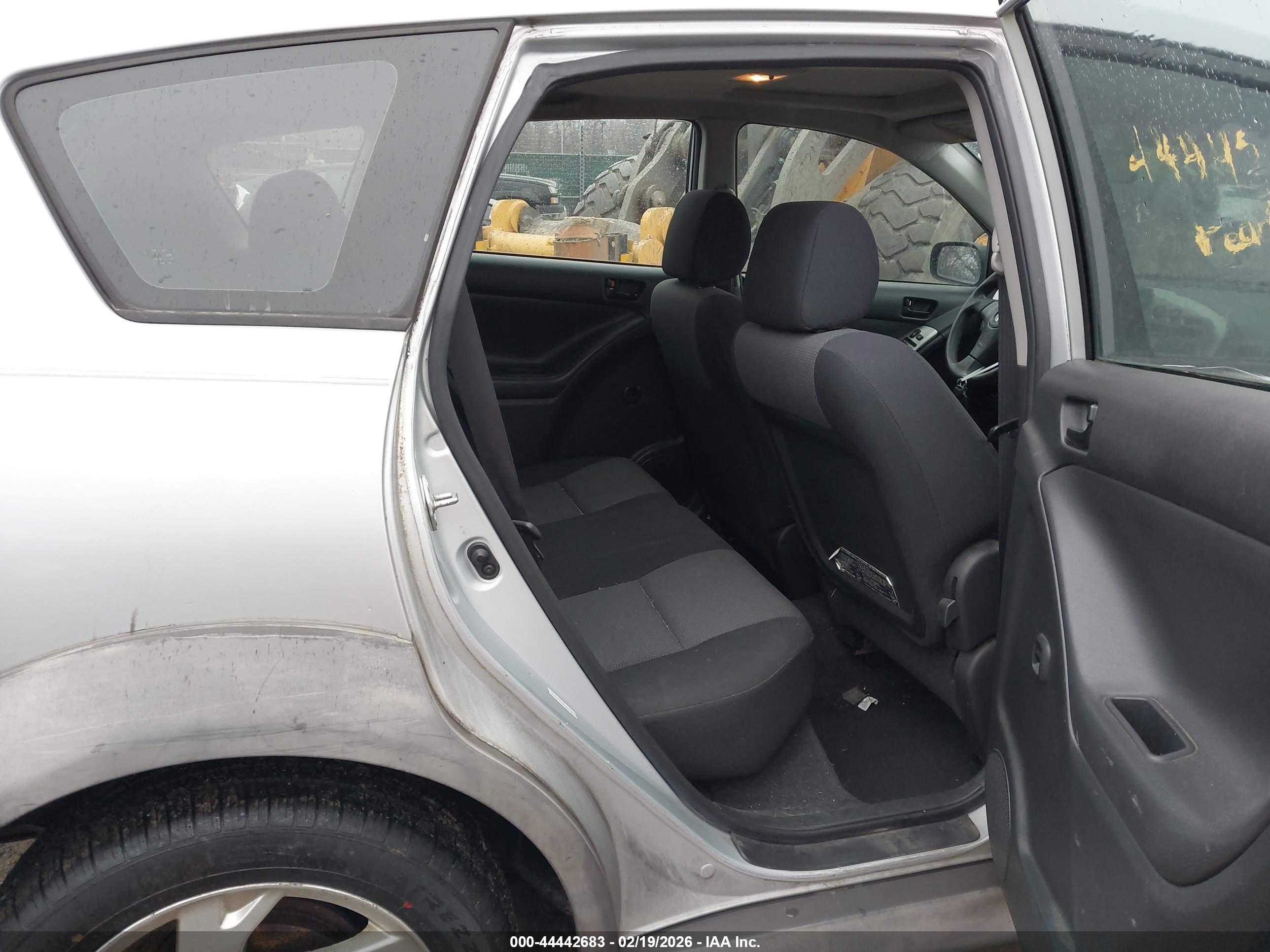 PONTIAC VIBE image 8