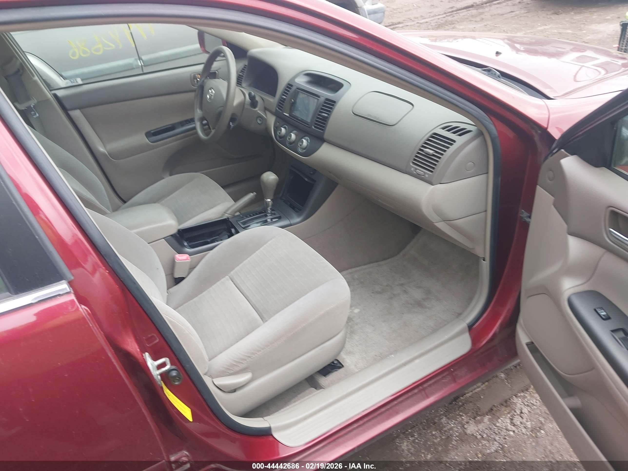 TOYOTA CAMRY image 5