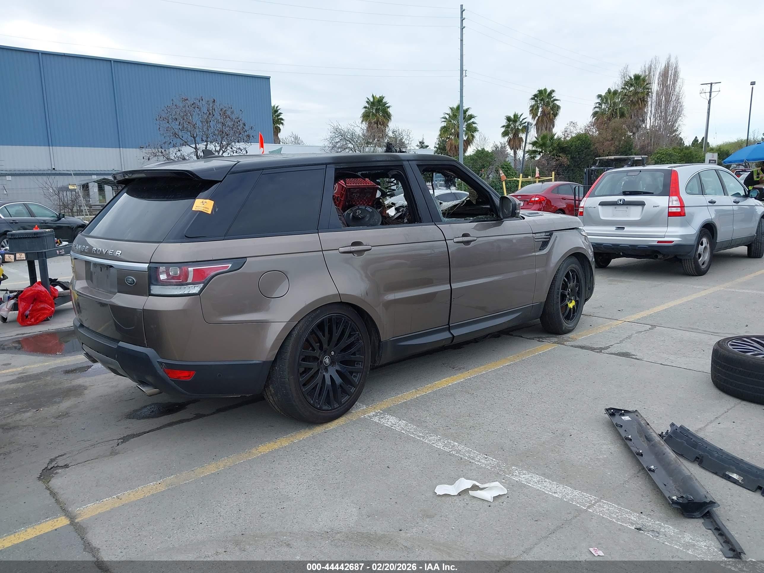 LAND ROVER image 4