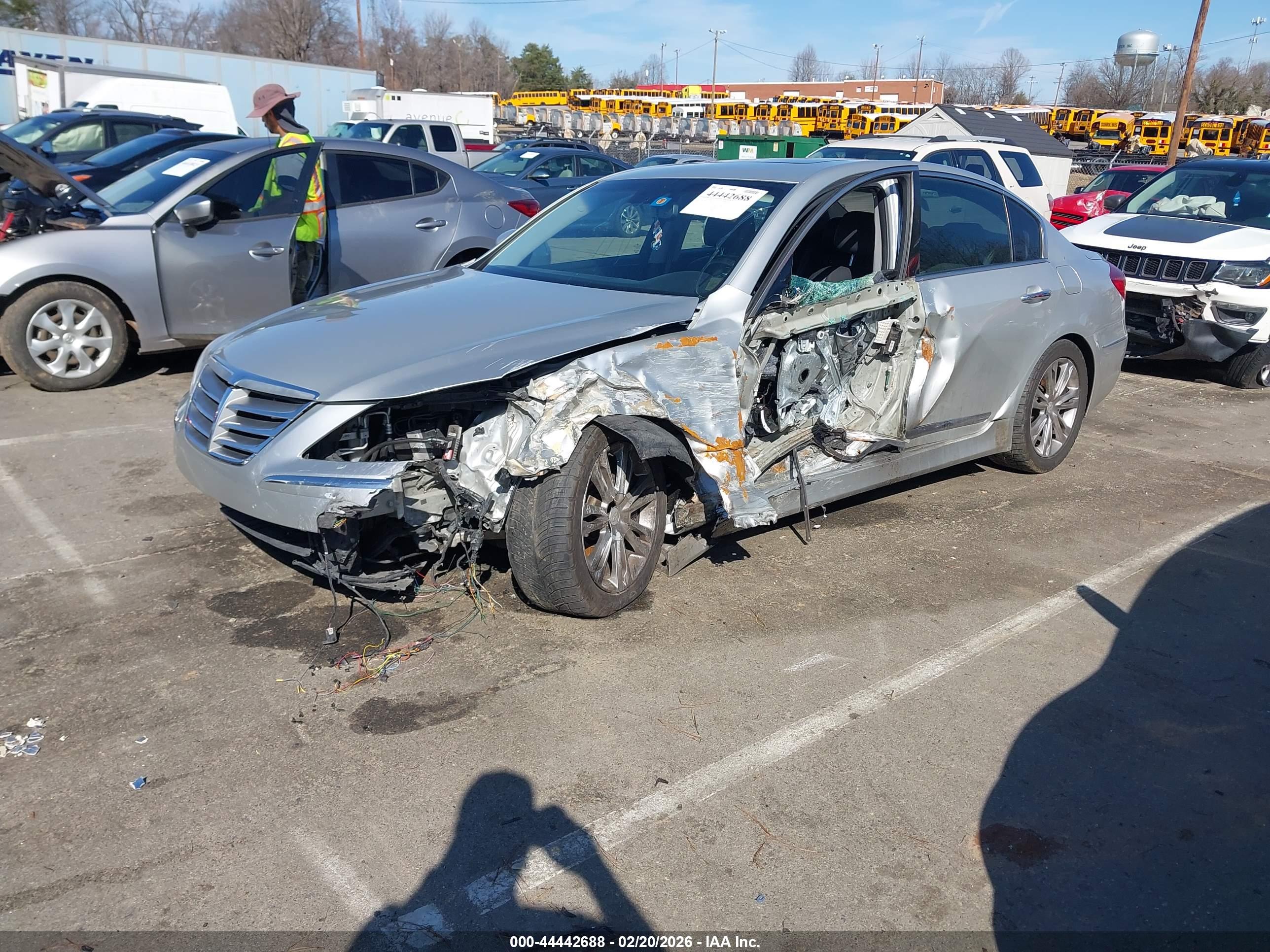 HYUNDAI GENESIS image 2