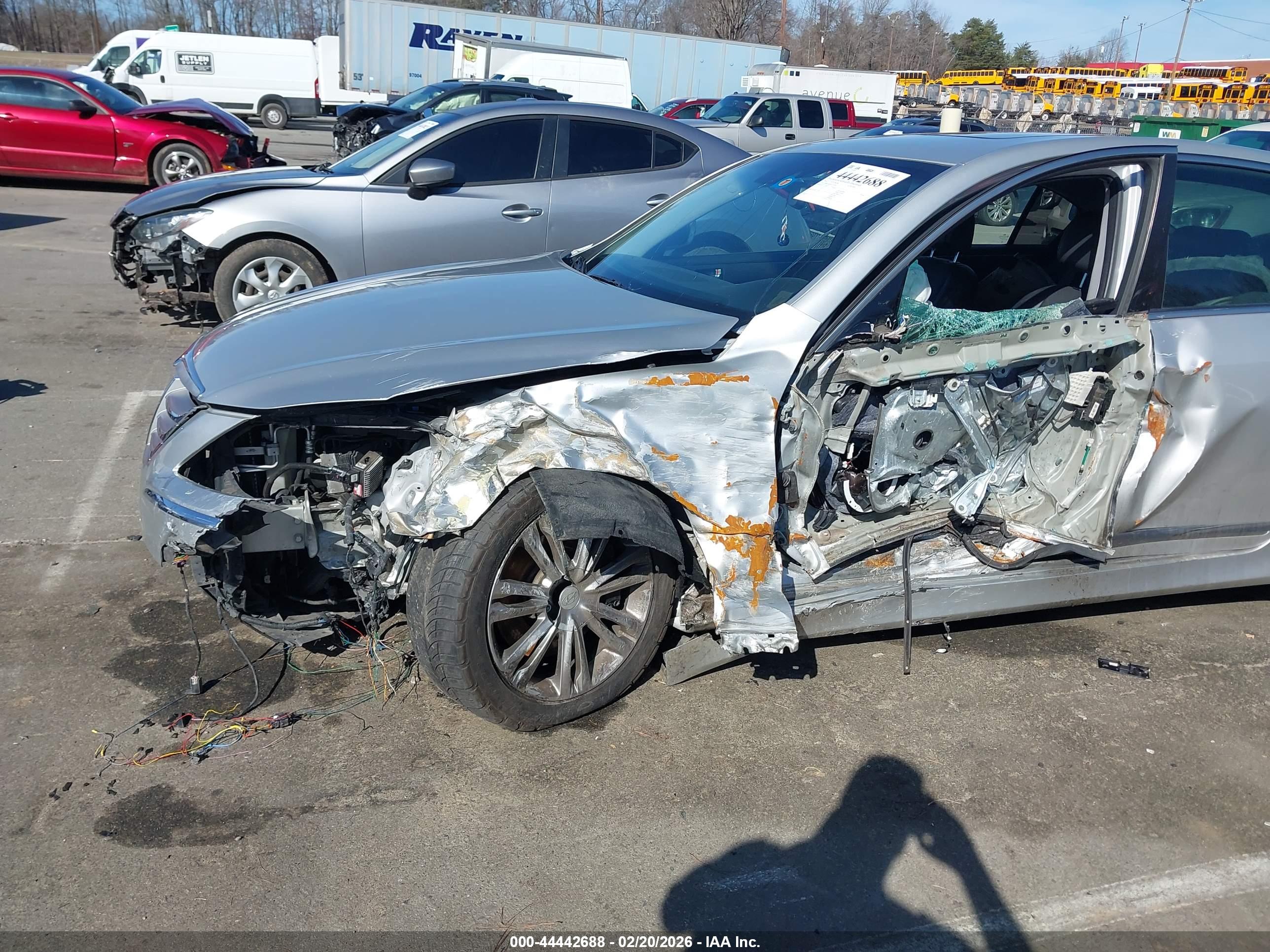 HYUNDAI GENESIS image 6