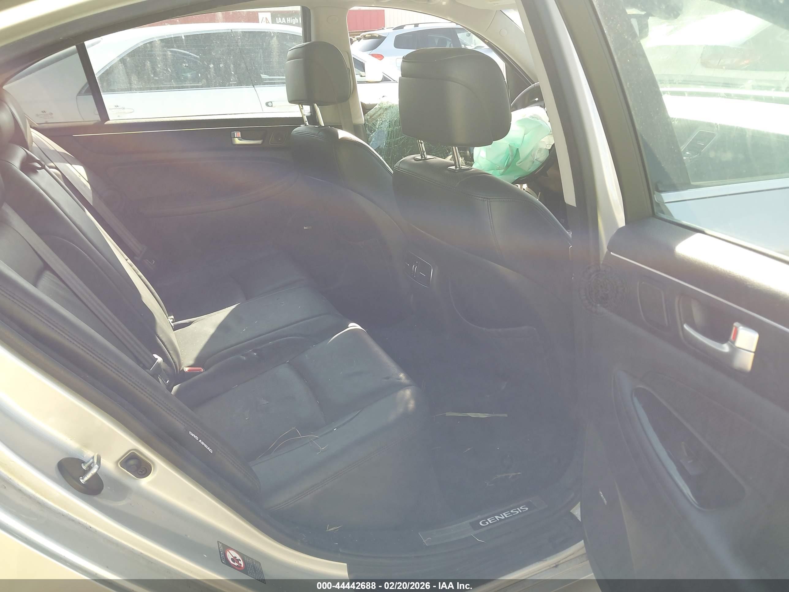 HYUNDAI GENESIS image 8