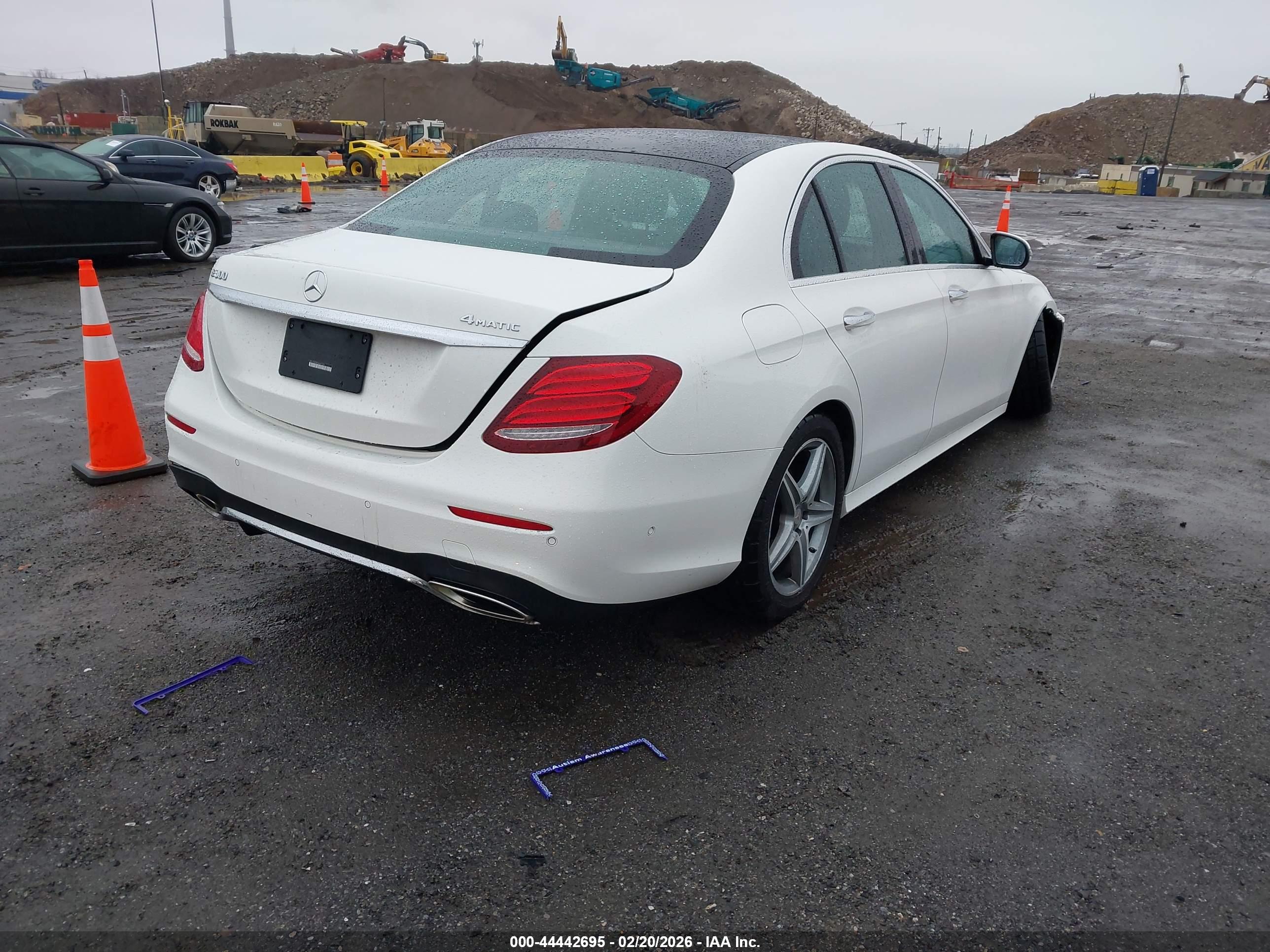 MERCEDES-BENZ E image 4