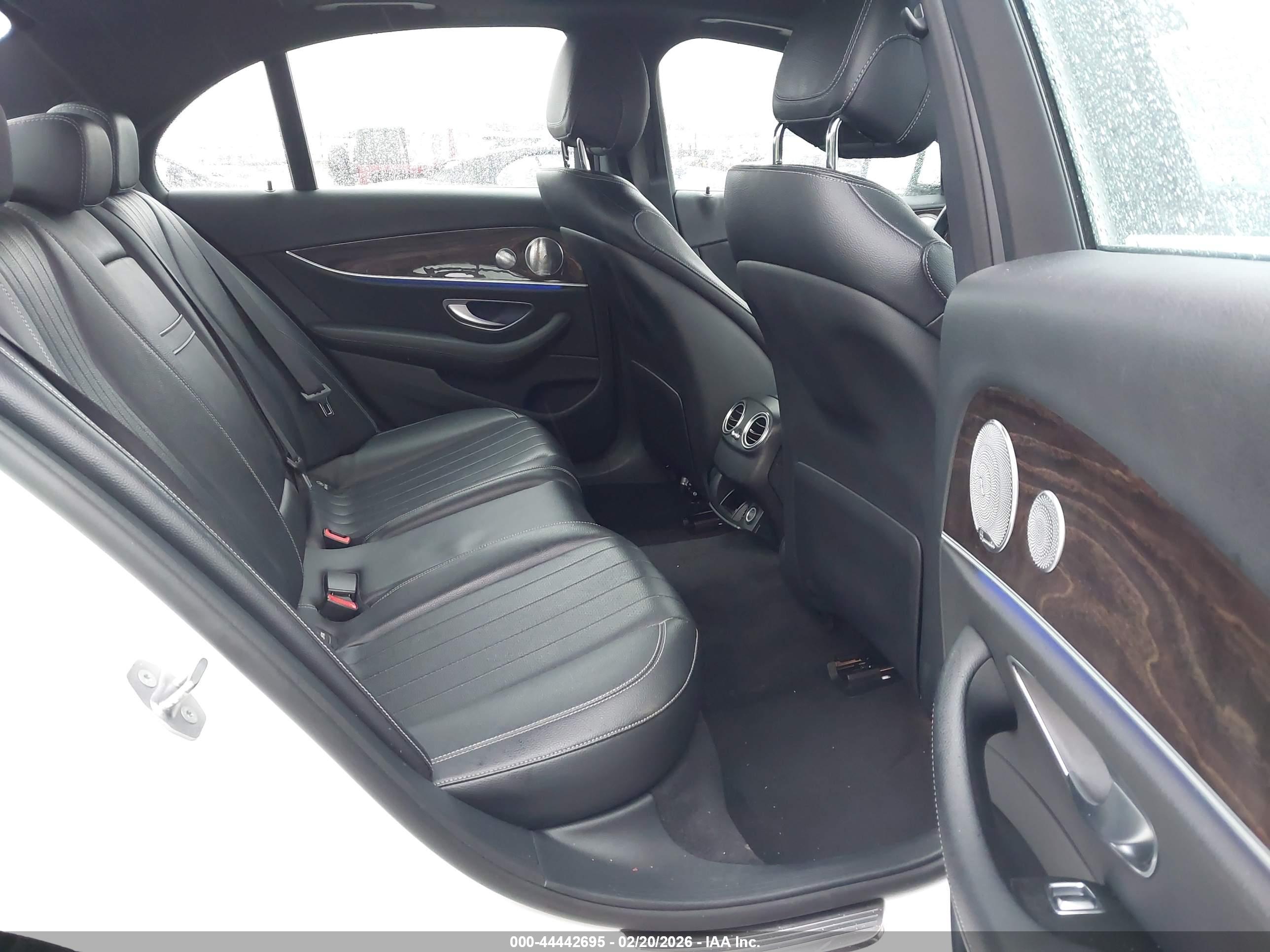 MERCEDES-BENZ E image 8