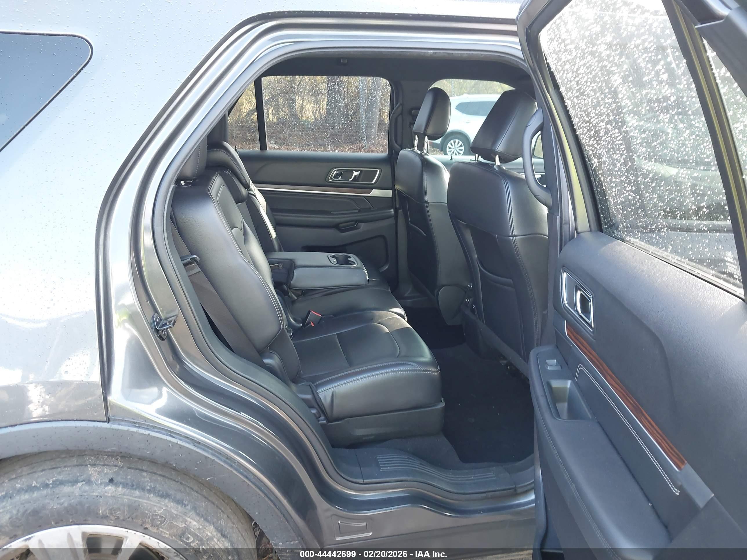 FORD EXPLORER image 8
