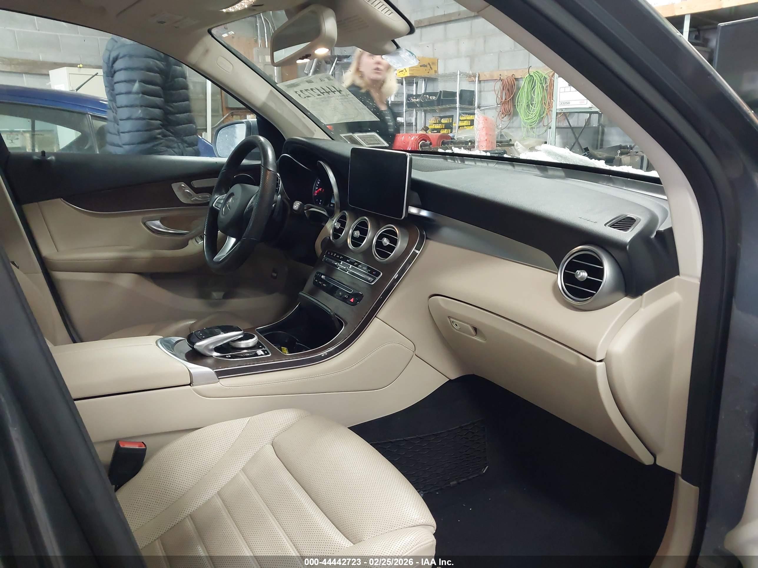 MERCEDES-BENZ GLC image 5