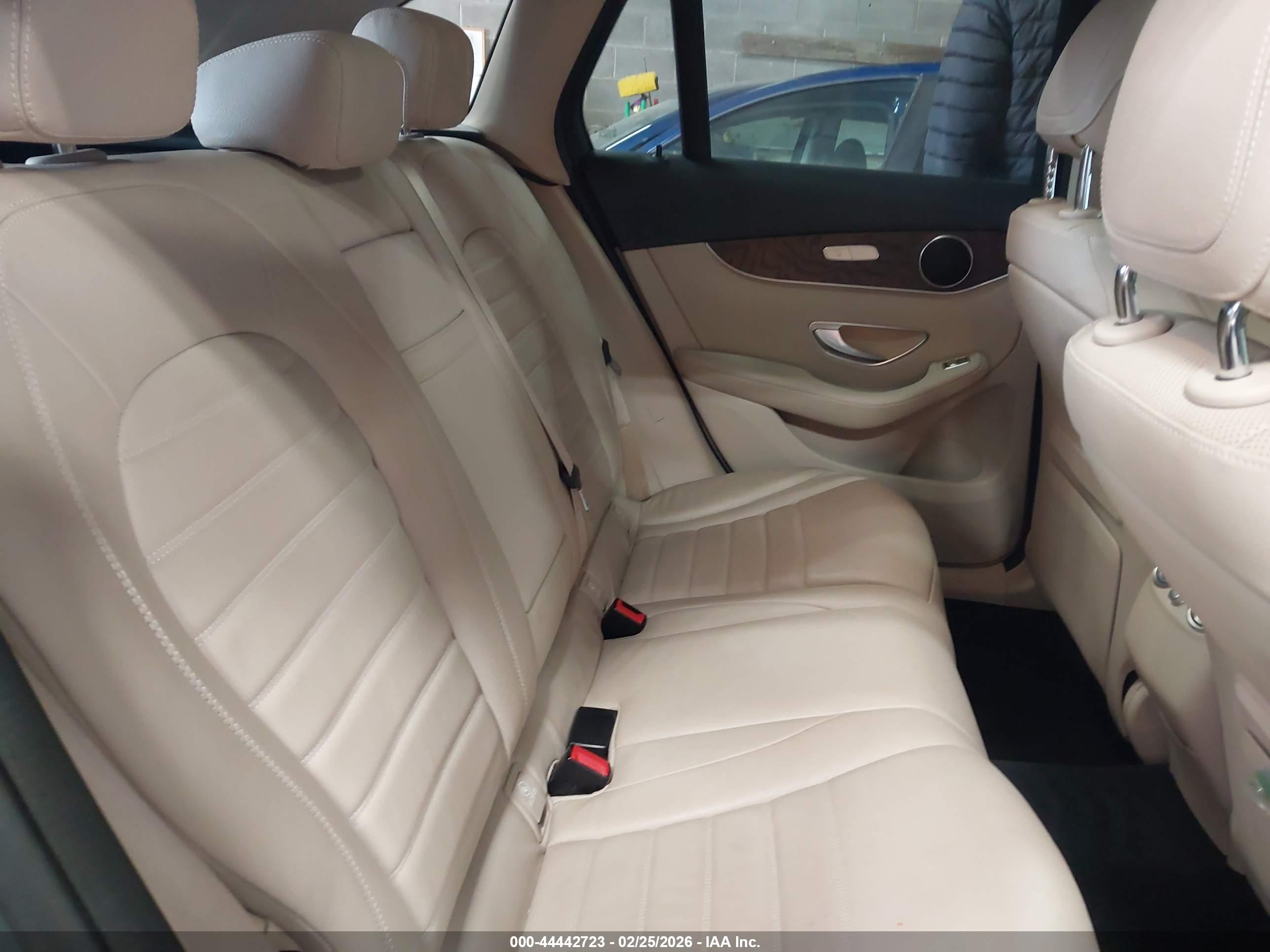 MERCEDES-BENZ GLC image 8