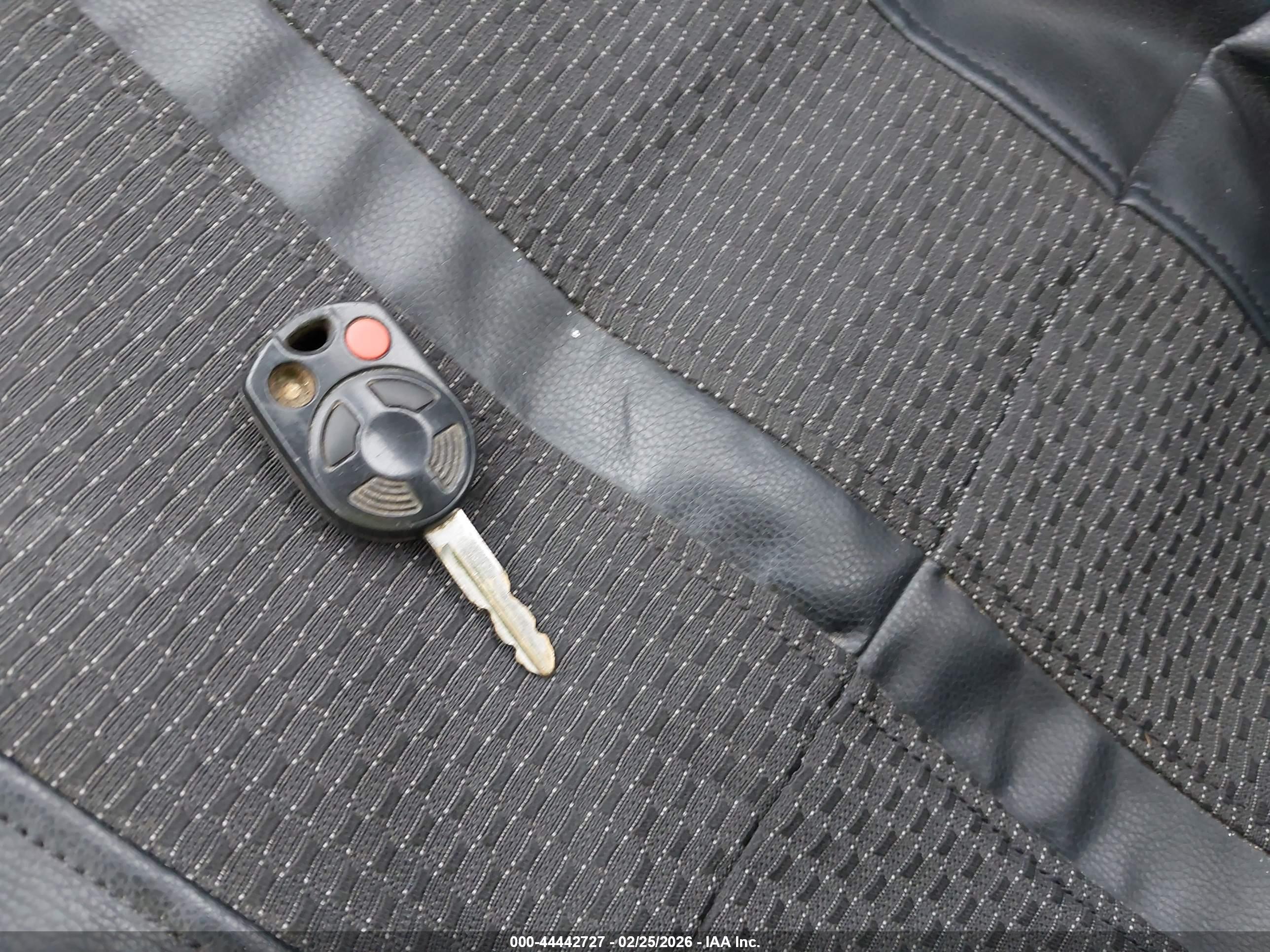 MAZDA TRIBUTE image 11