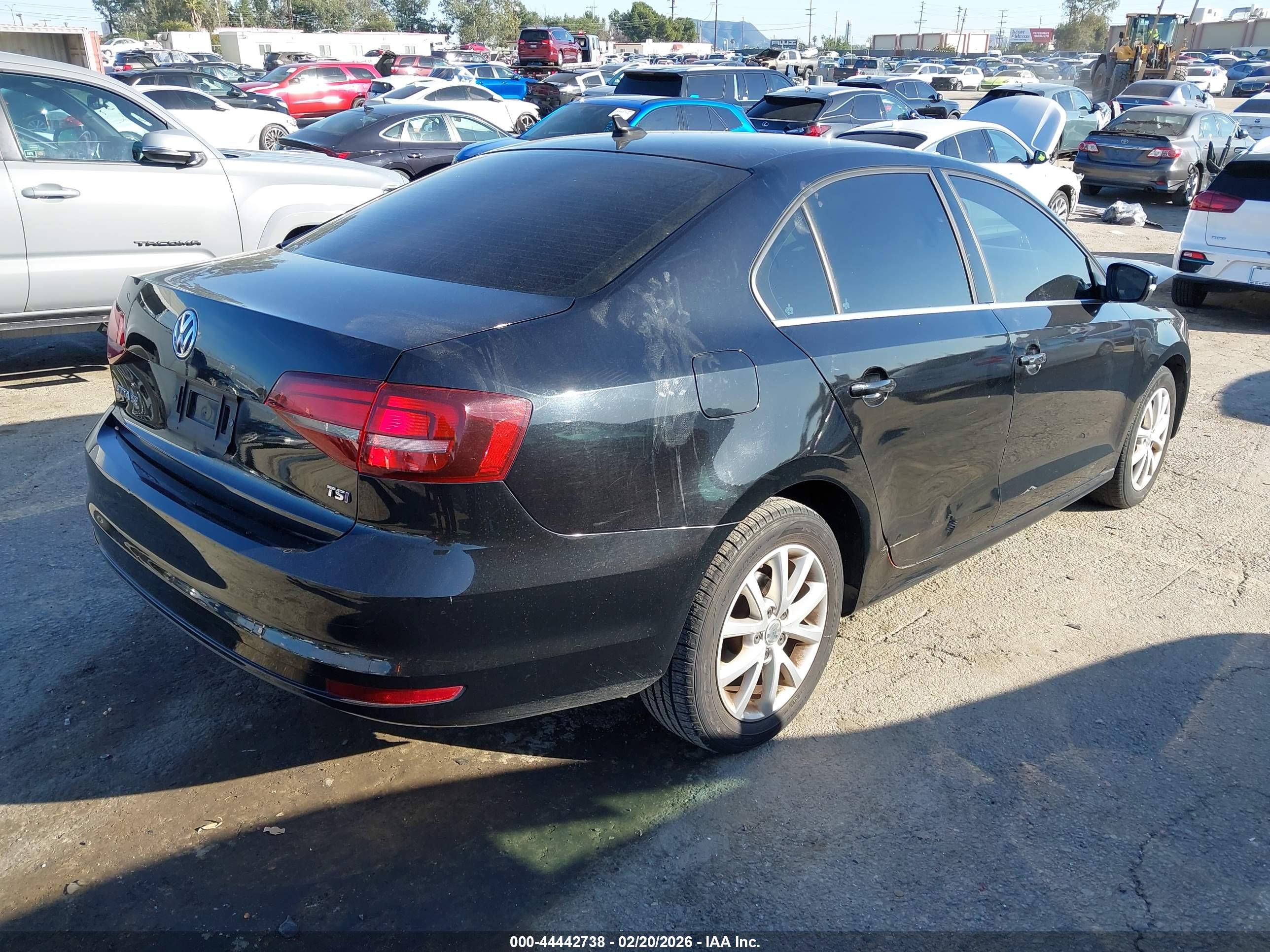 VOLKSWAGEN JETTA image 4
