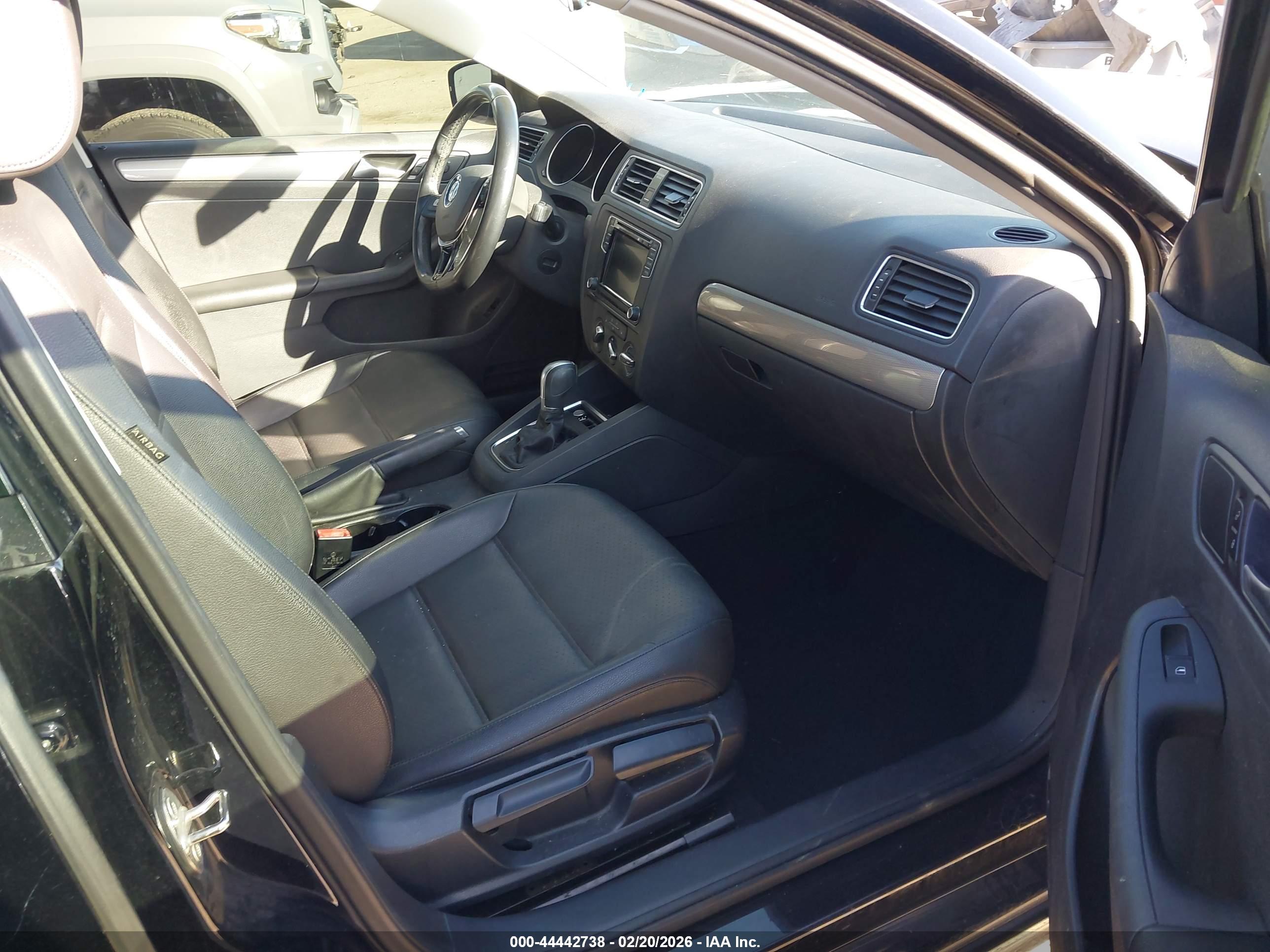 VOLKSWAGEN JETTA image 5