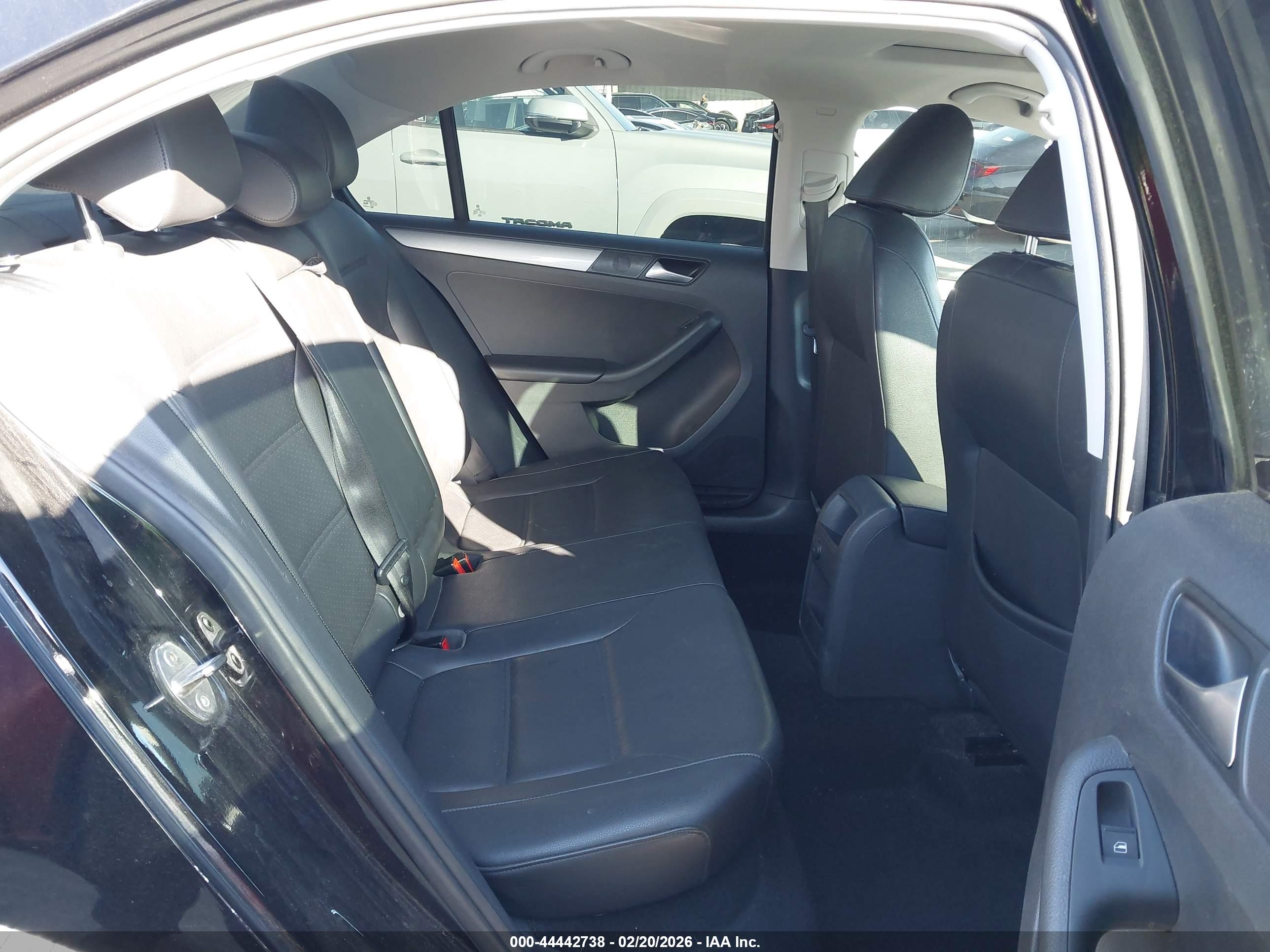 VOLKSWAGEN JETTA image 8