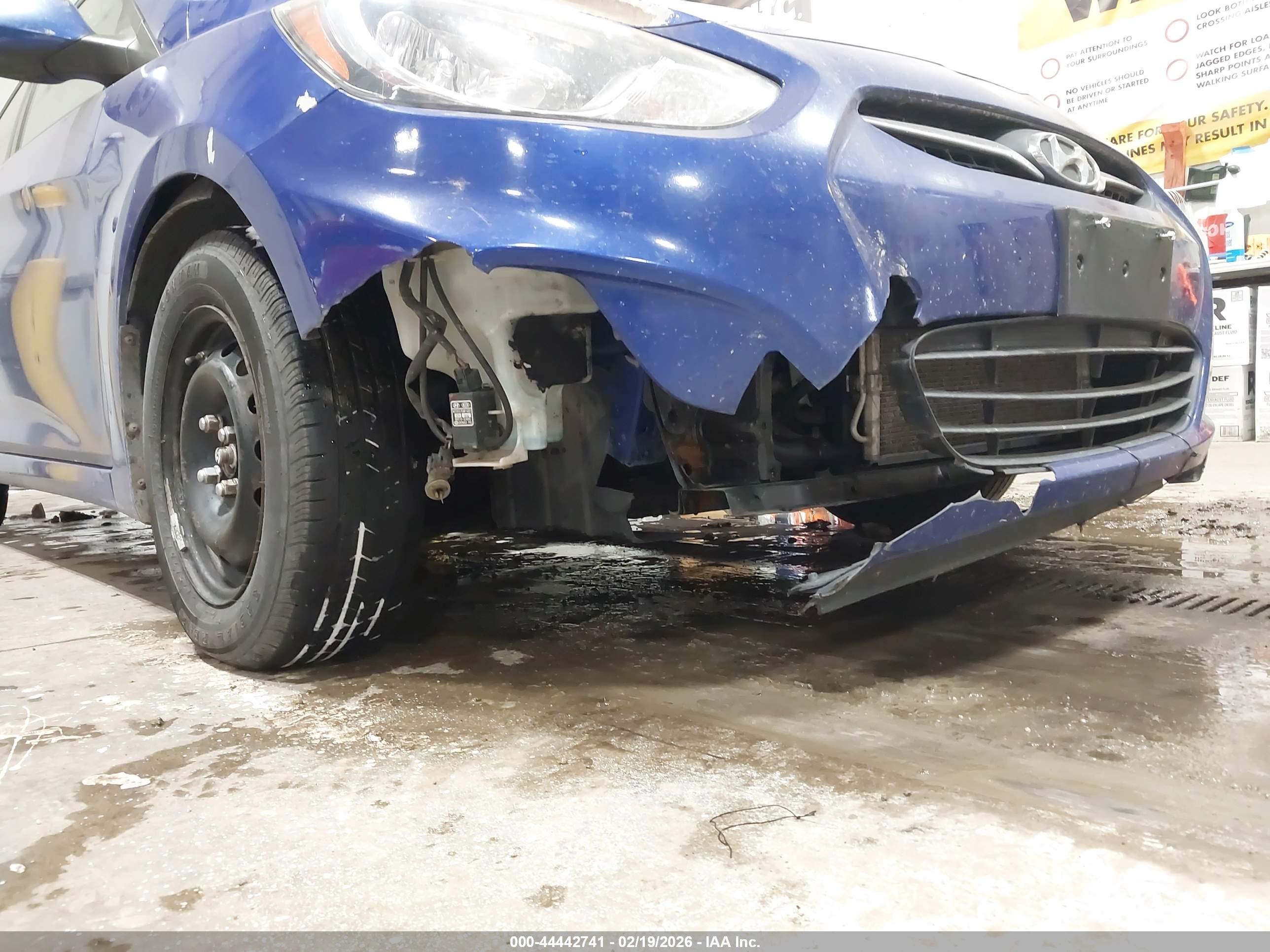 HYUNDAI ACCENT image 6