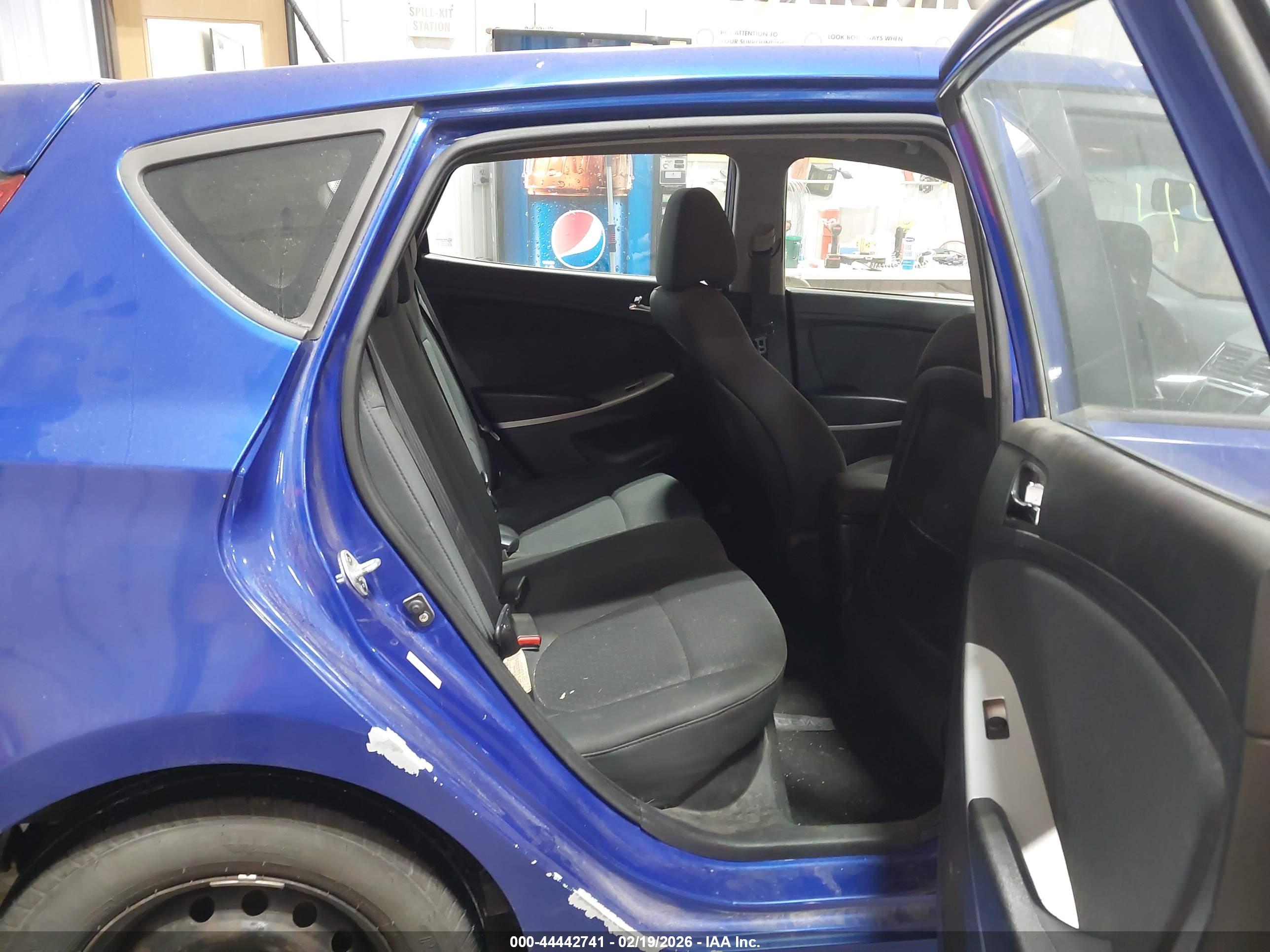 HYUNDAI ACCENT image 8