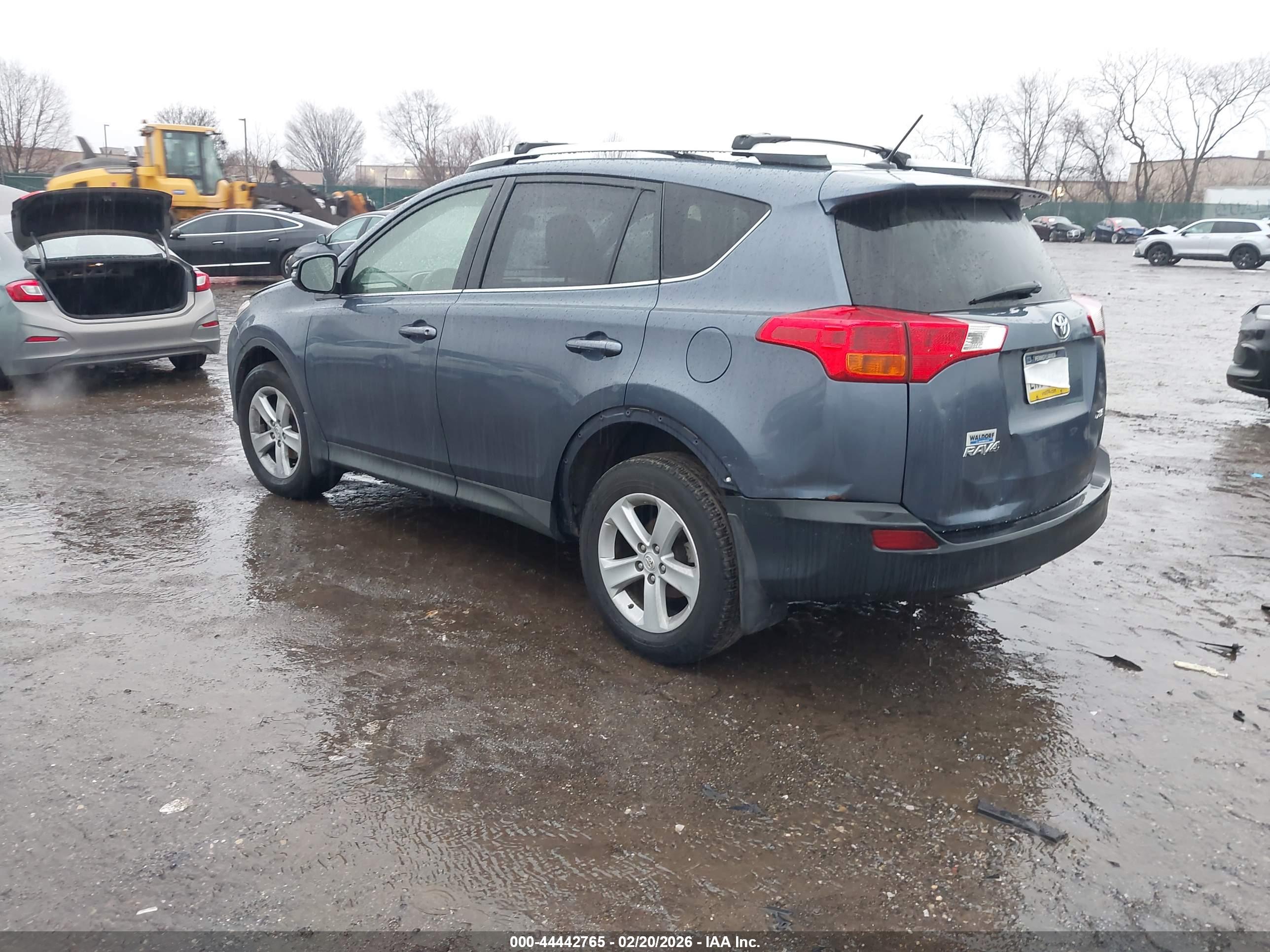 TOYOTA RAV4 image 3