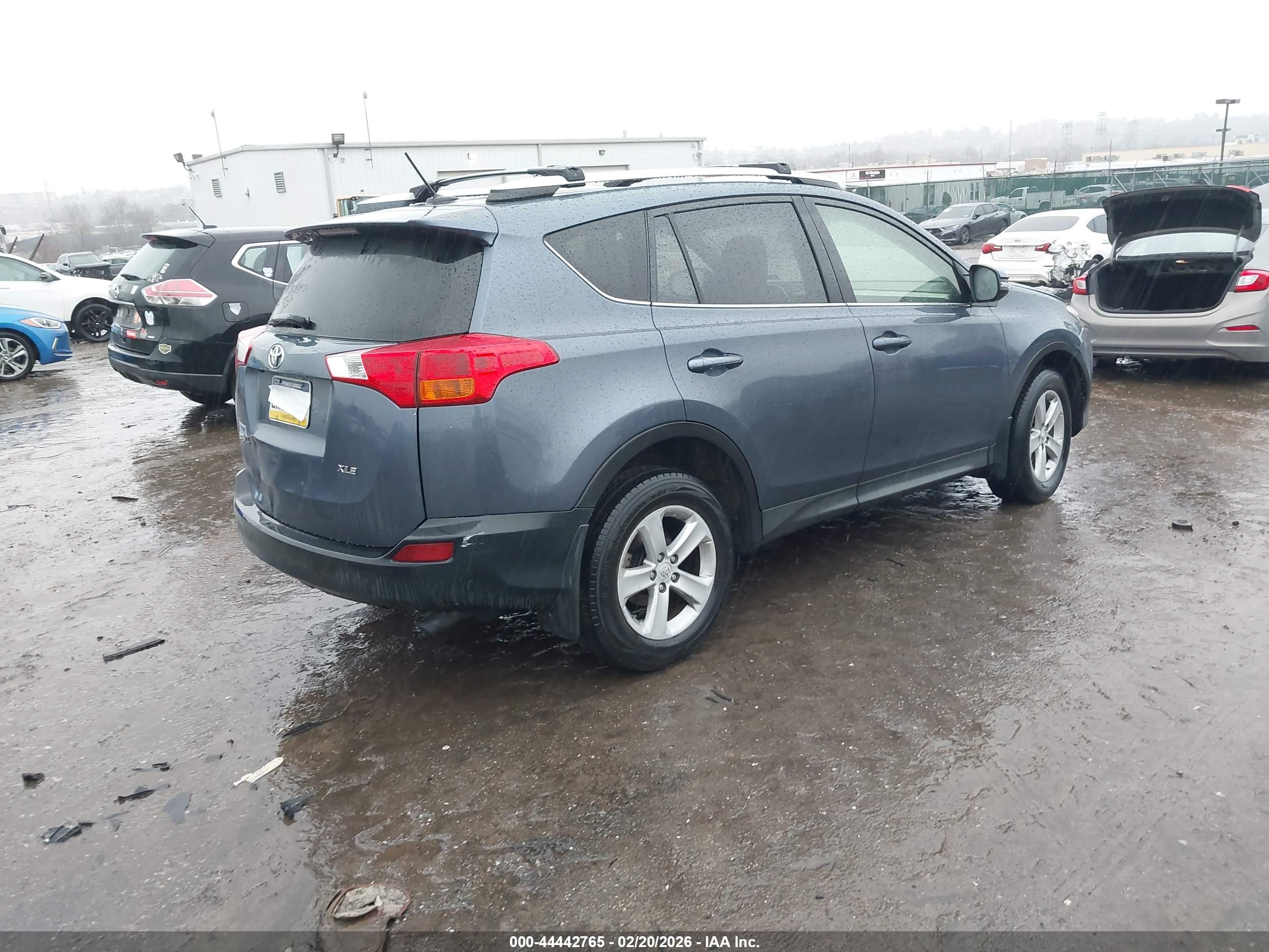 TOYOTA RAV4 image 4