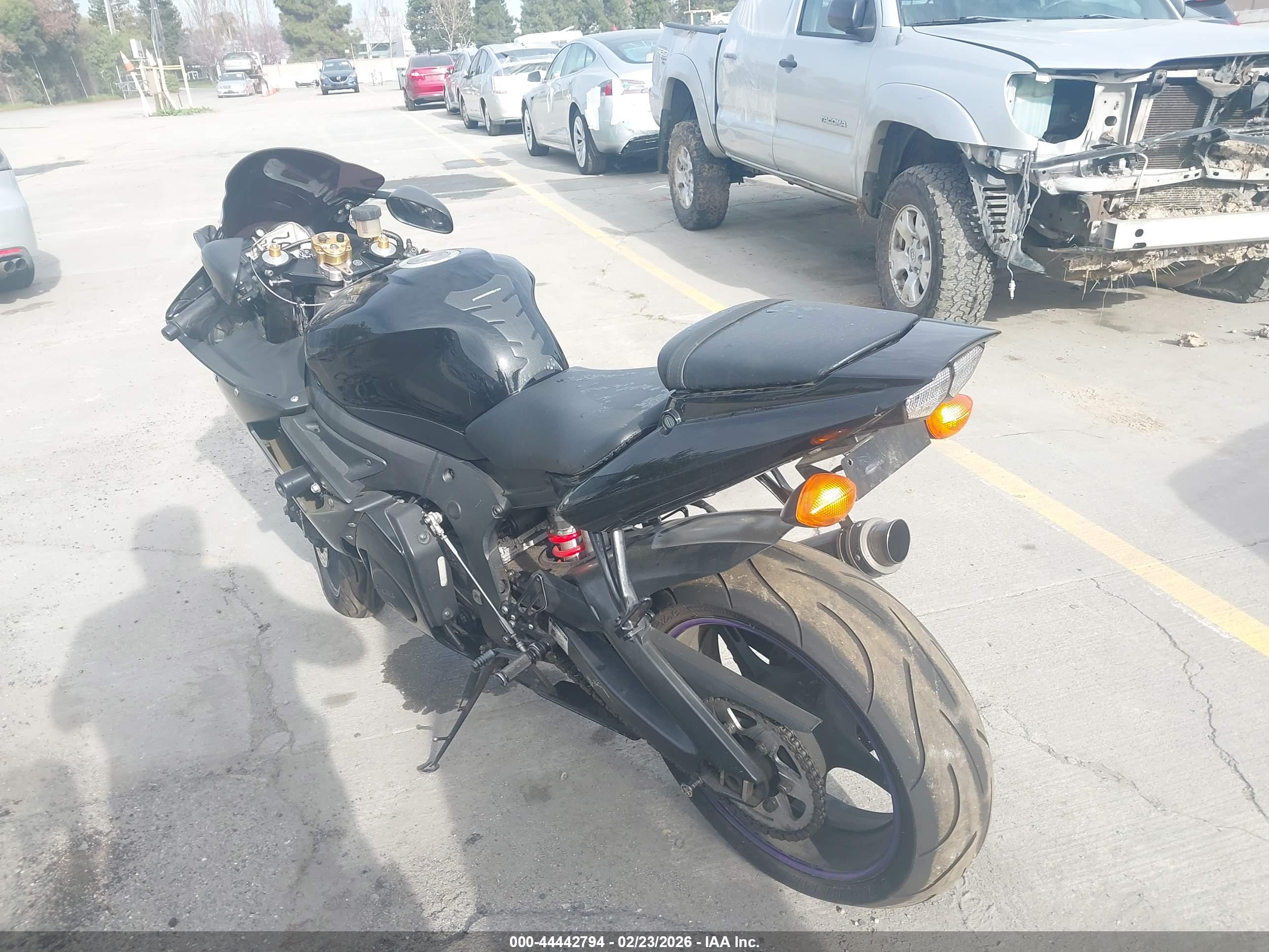 YAMAHA YZFR6 image 3