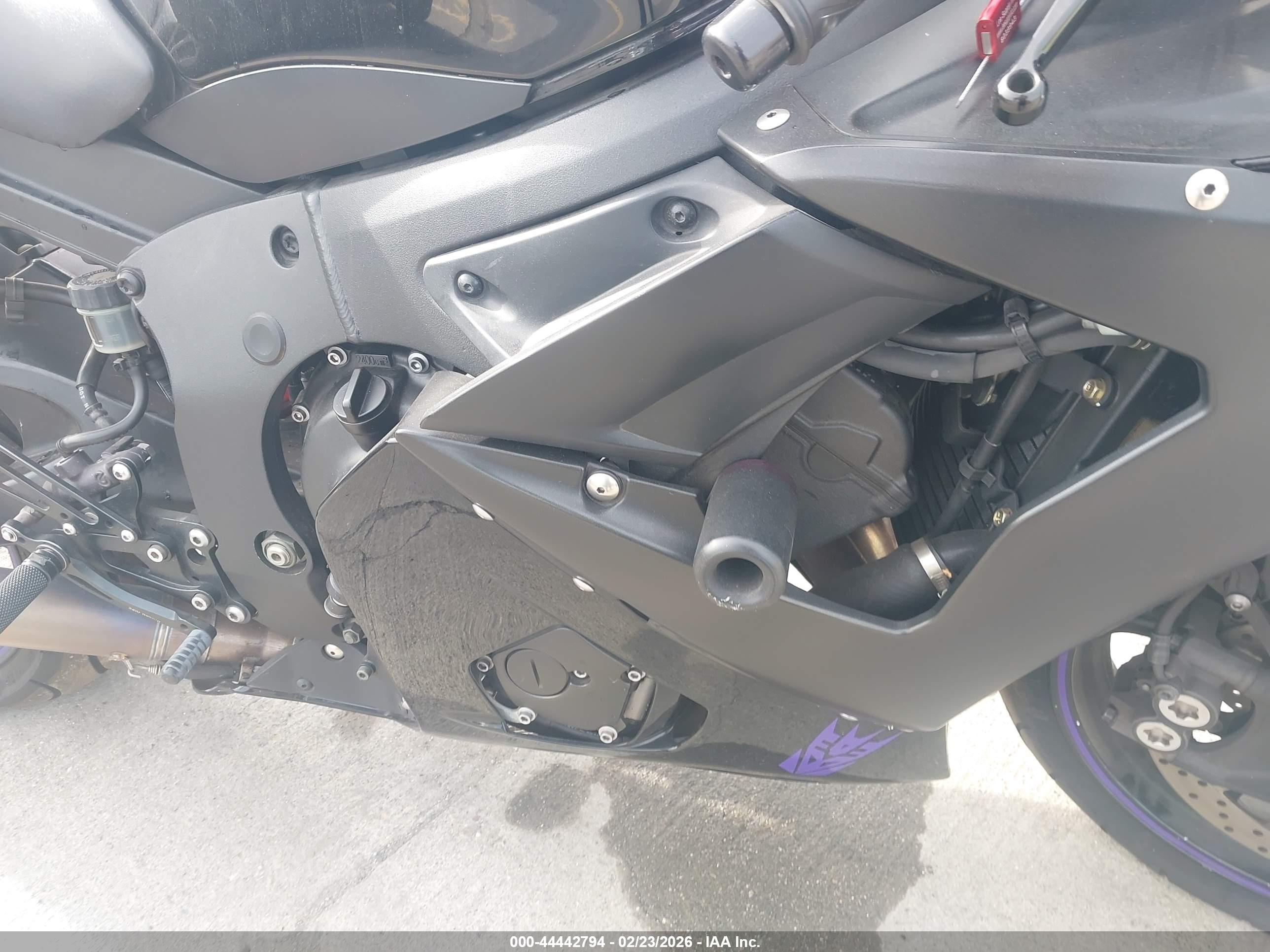 YAMAHA YZFR6 image 8