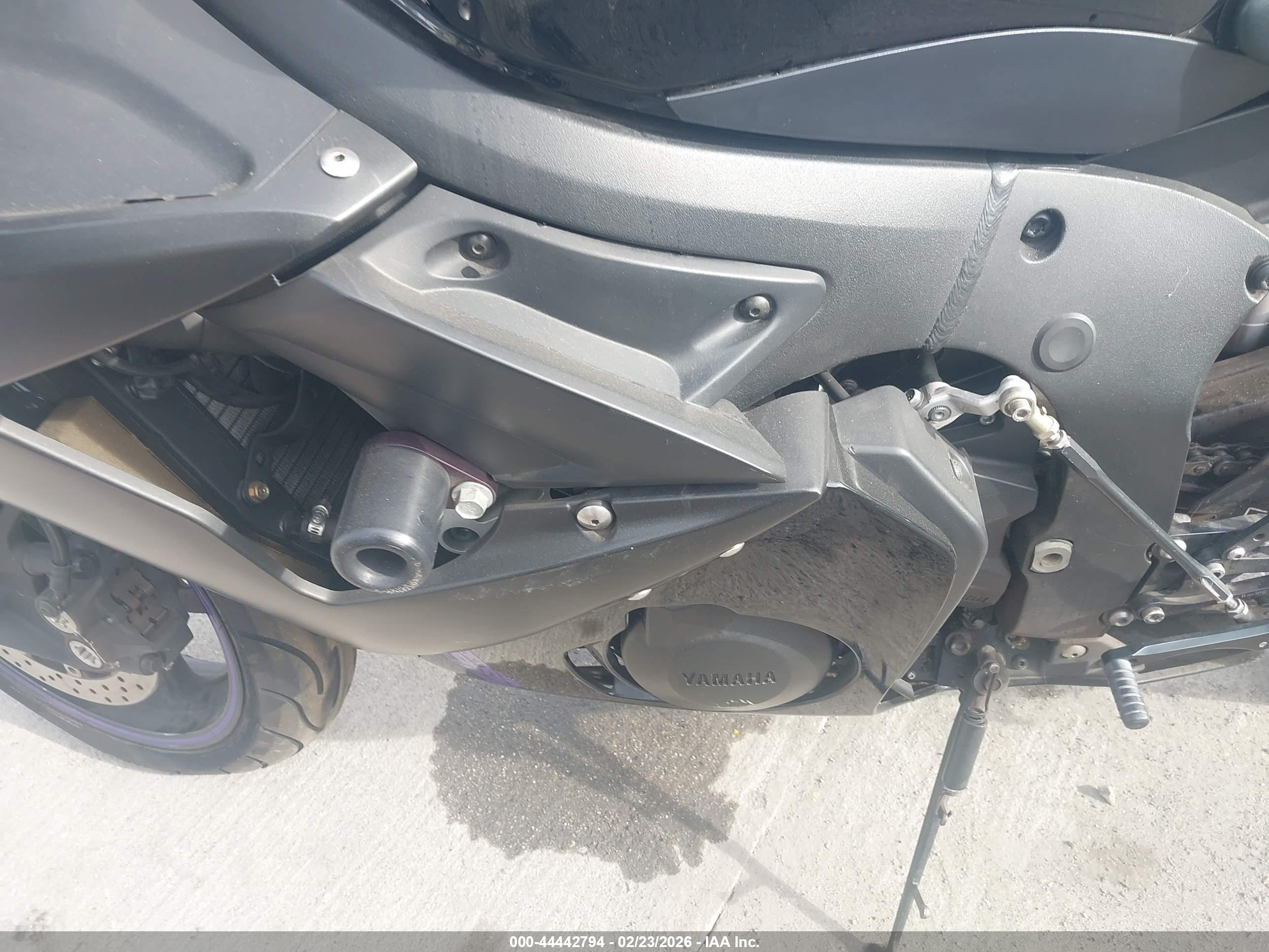 YAMAHA YZFR6 image 9