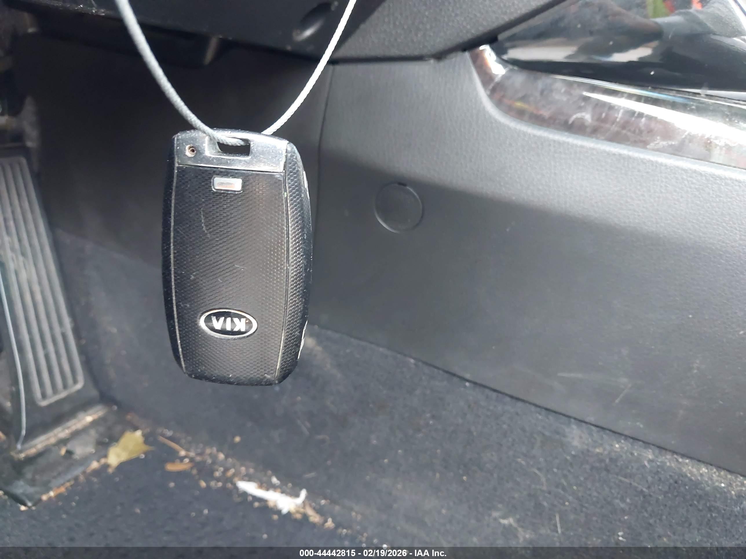KIA SORENTO image 11