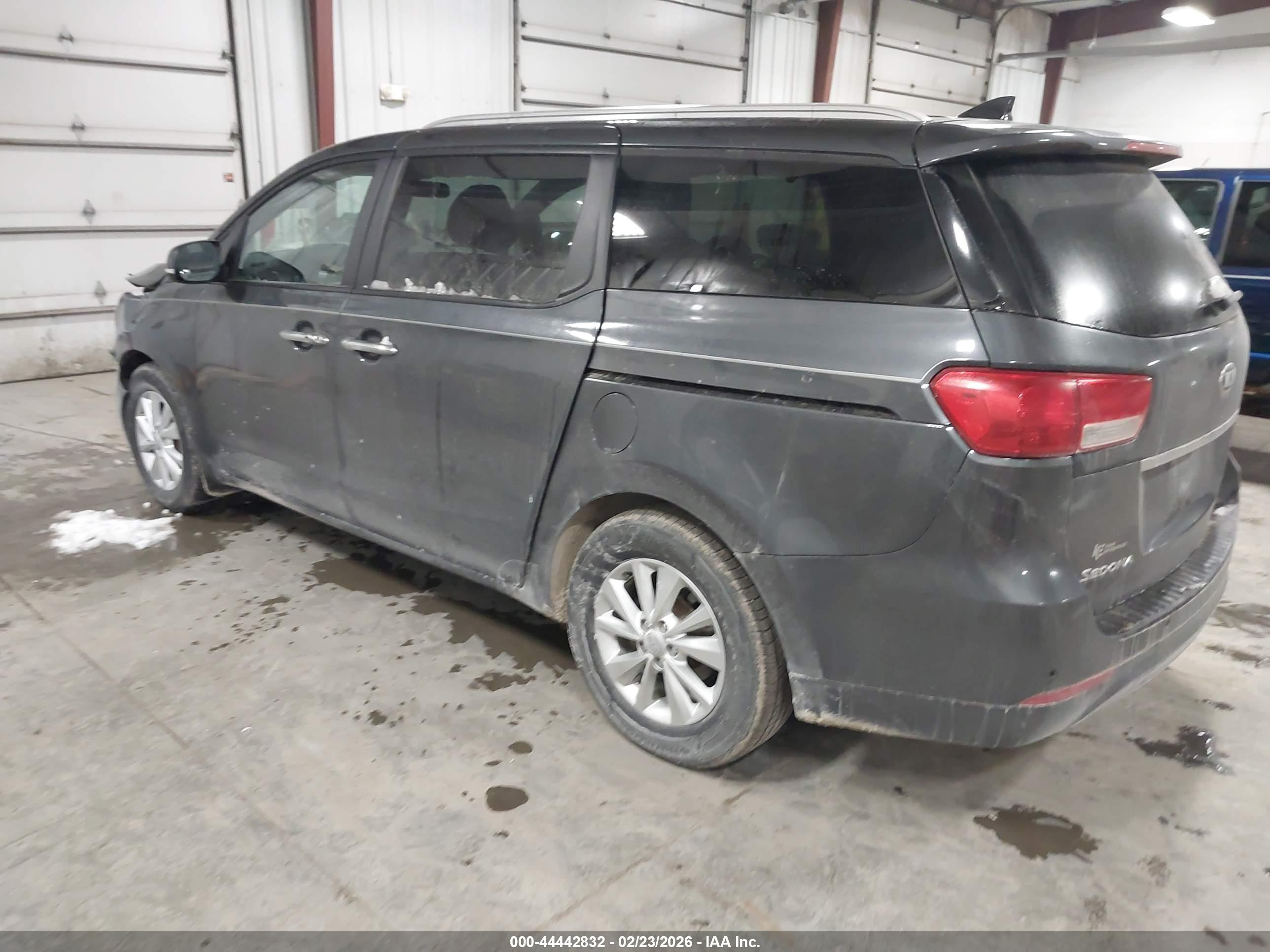 KIA SEDONA image 3