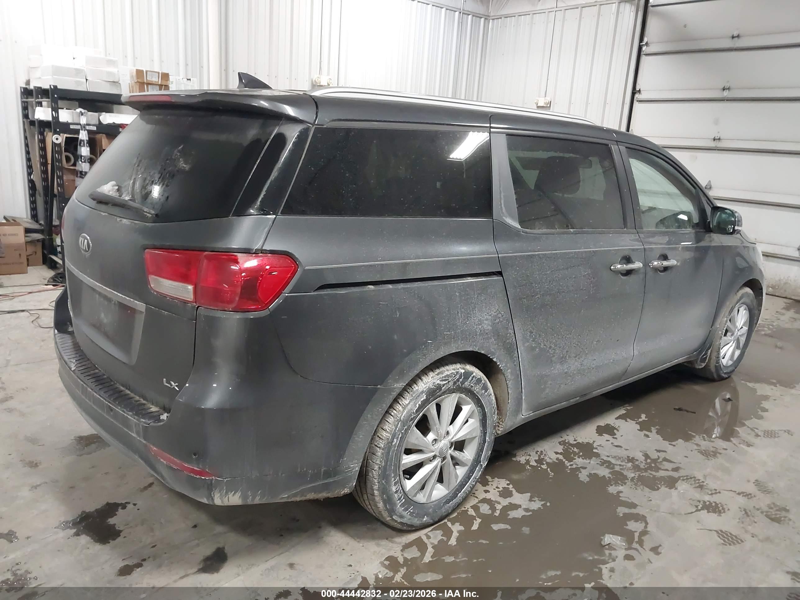 KIA SEDONA image 4