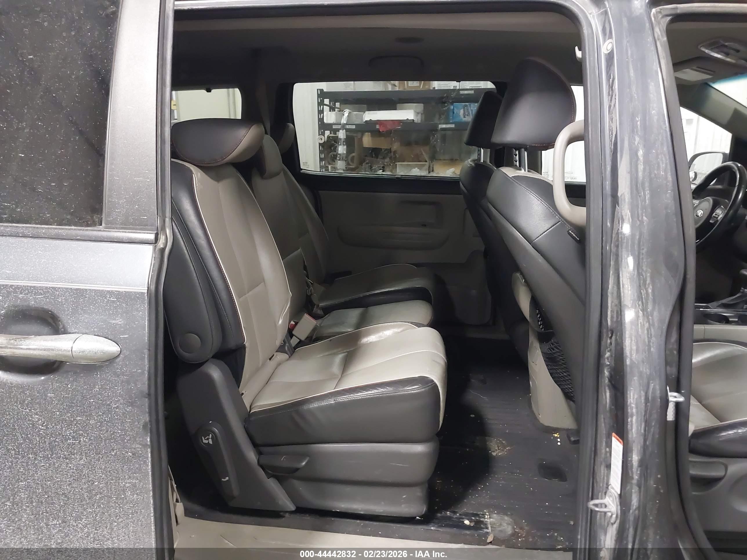 KIA SEDONA image 8