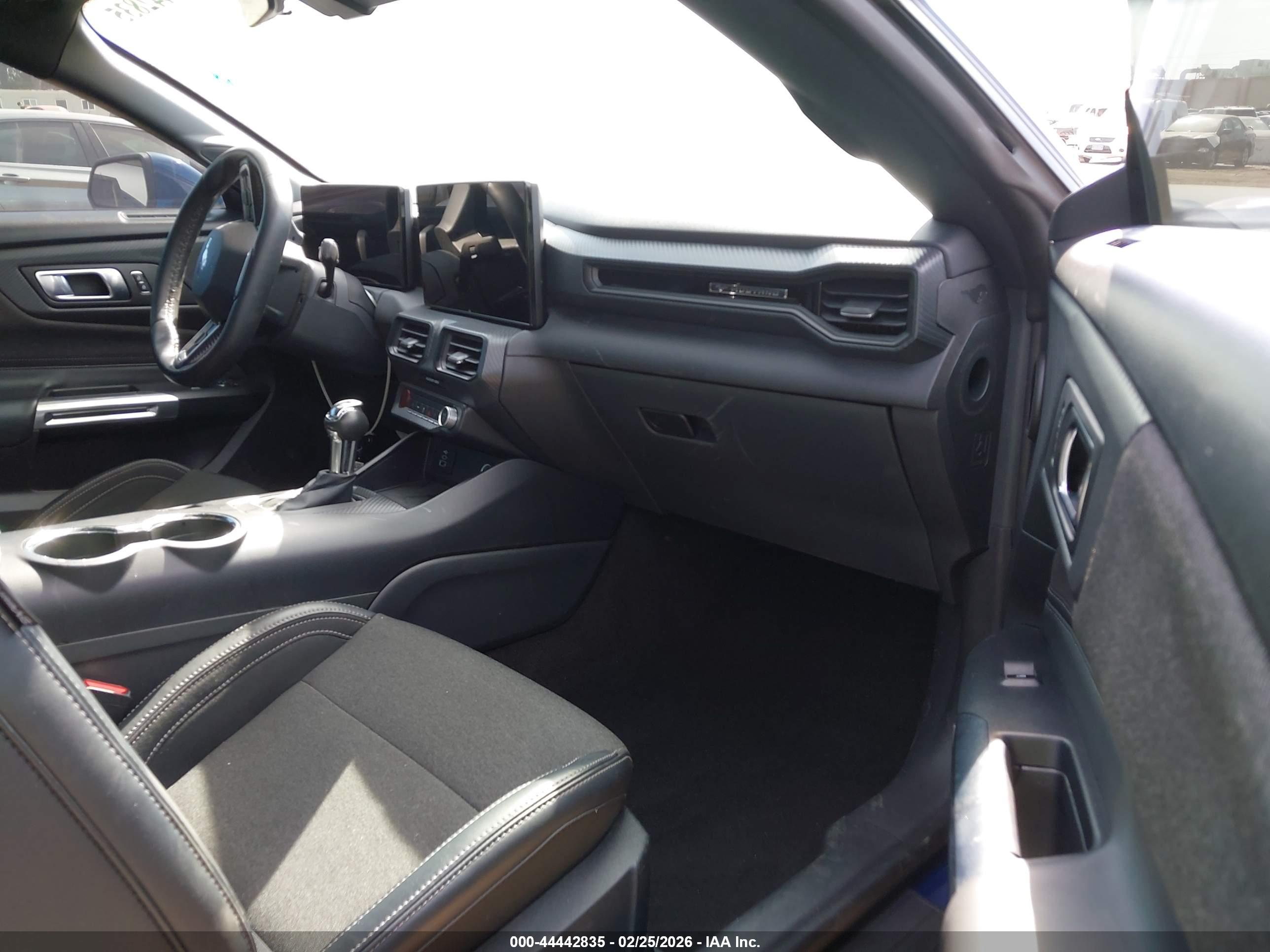 FORD MUSTANG image 5