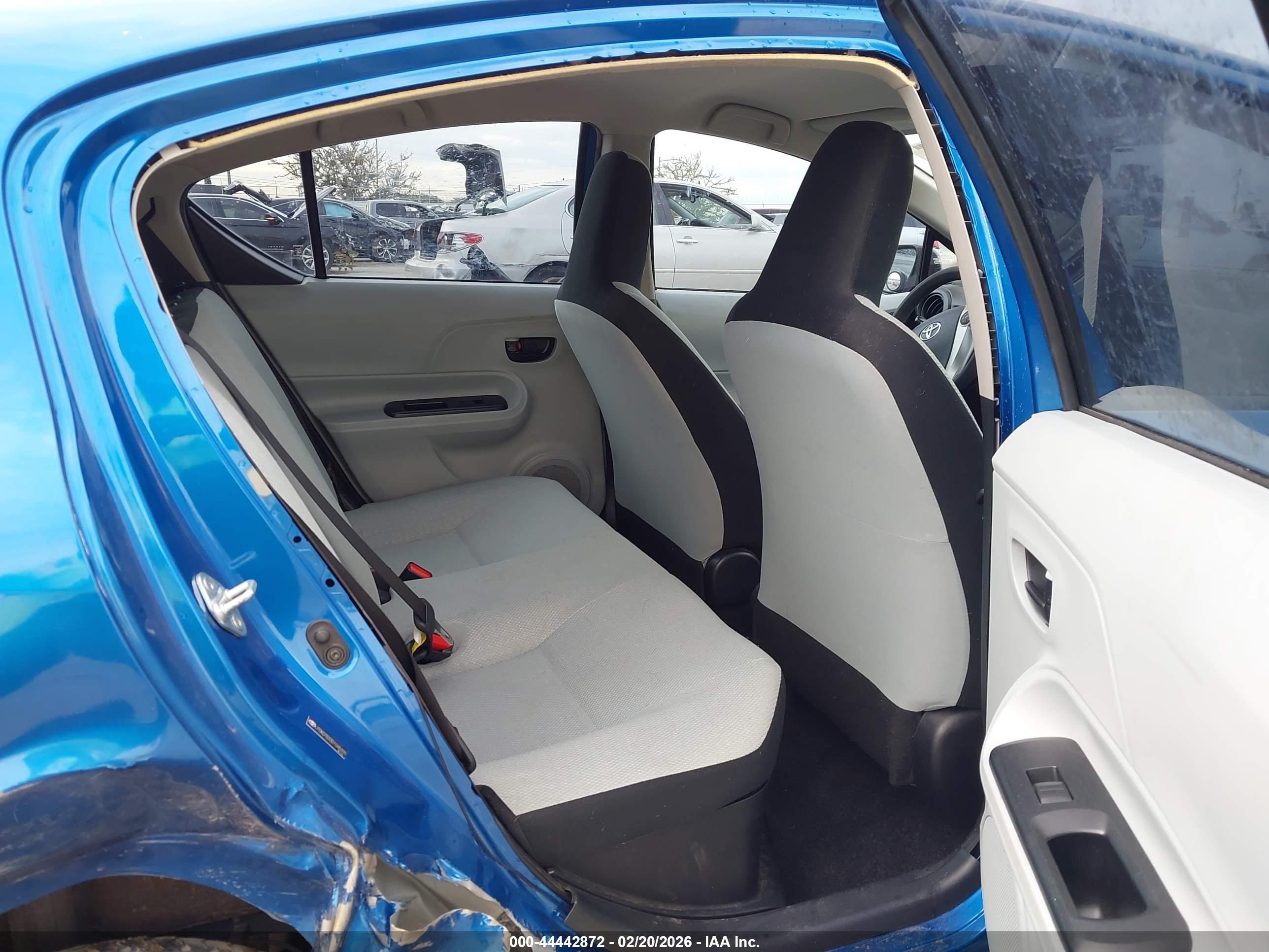 TOYOTA PRIUS image 8