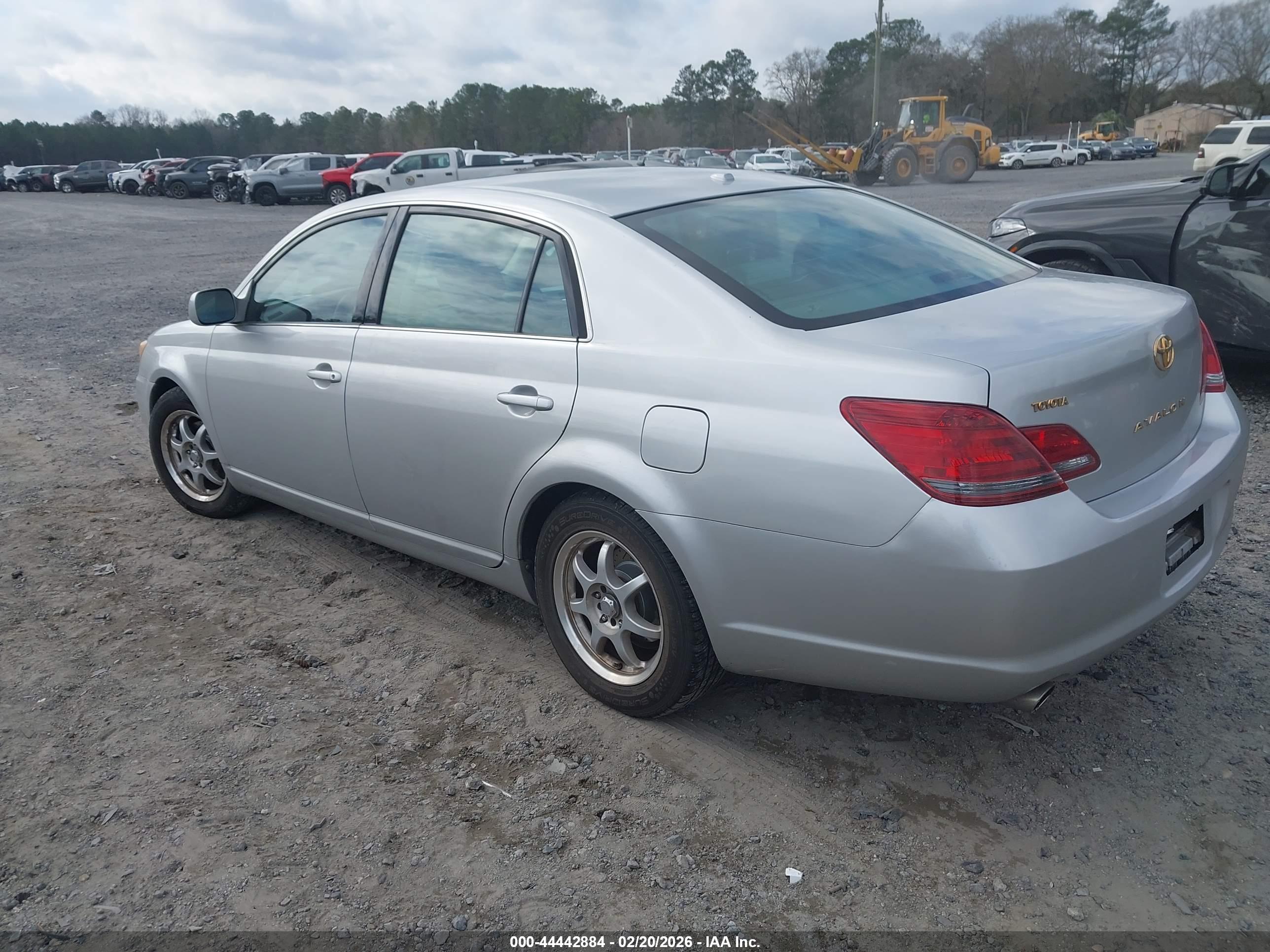 TOYOTA AVALON image 3