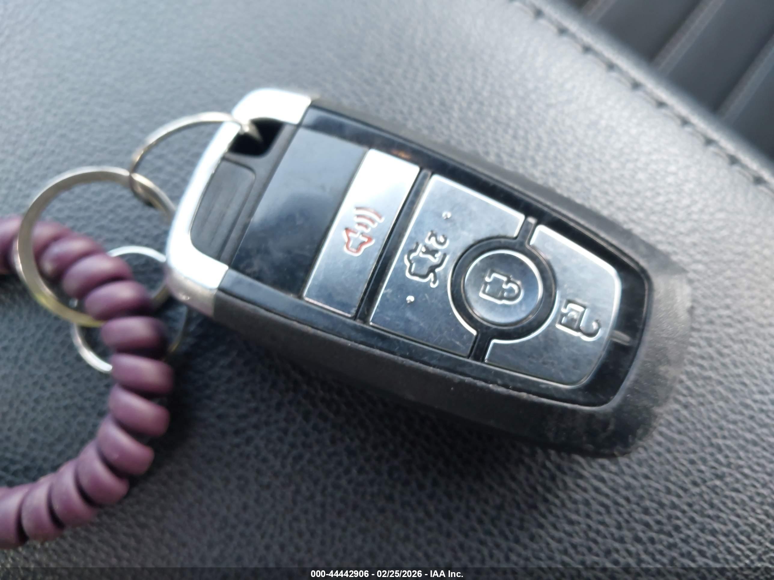 FORD FUSION image 11