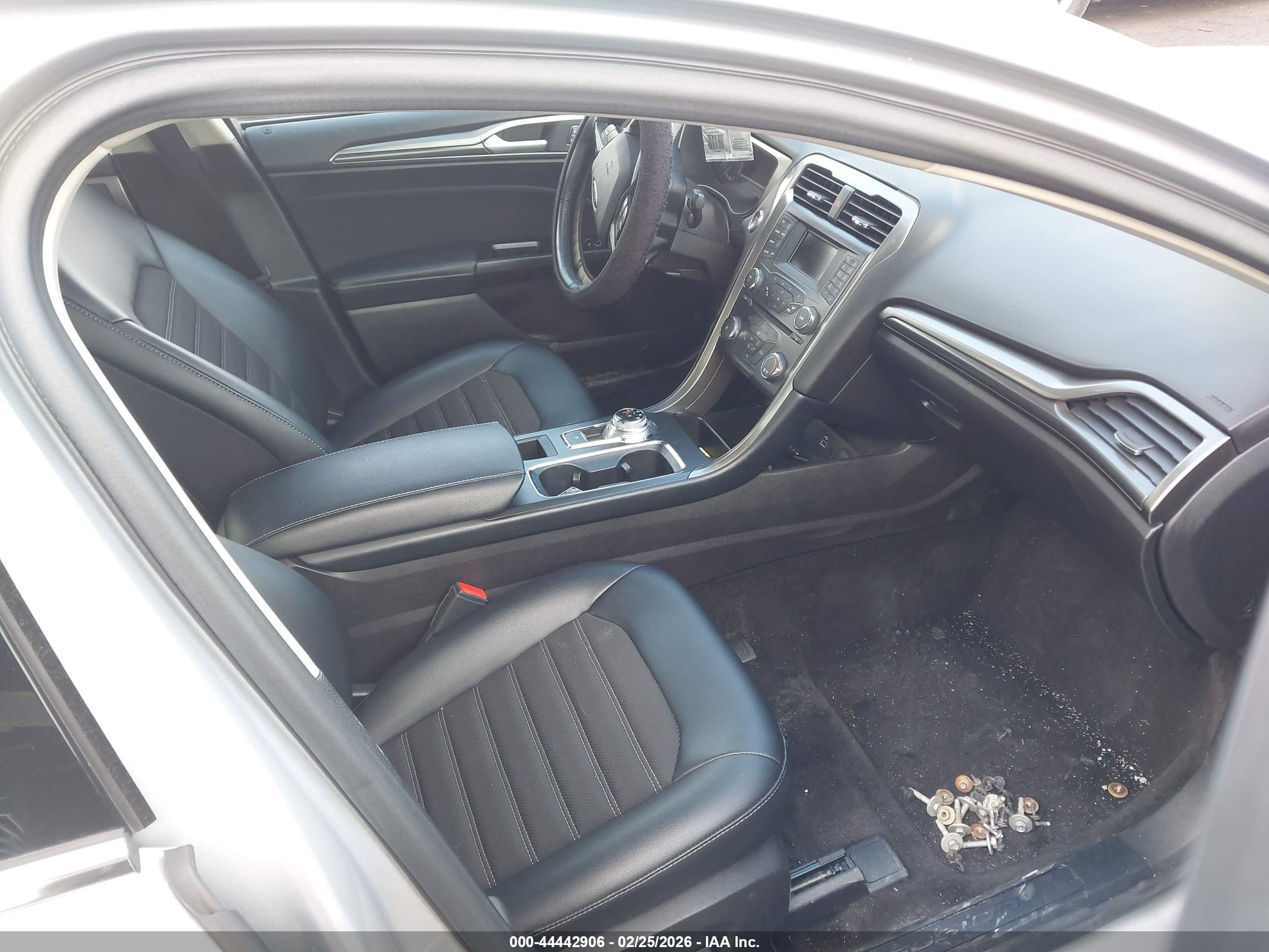 FORD FUSION image 5
