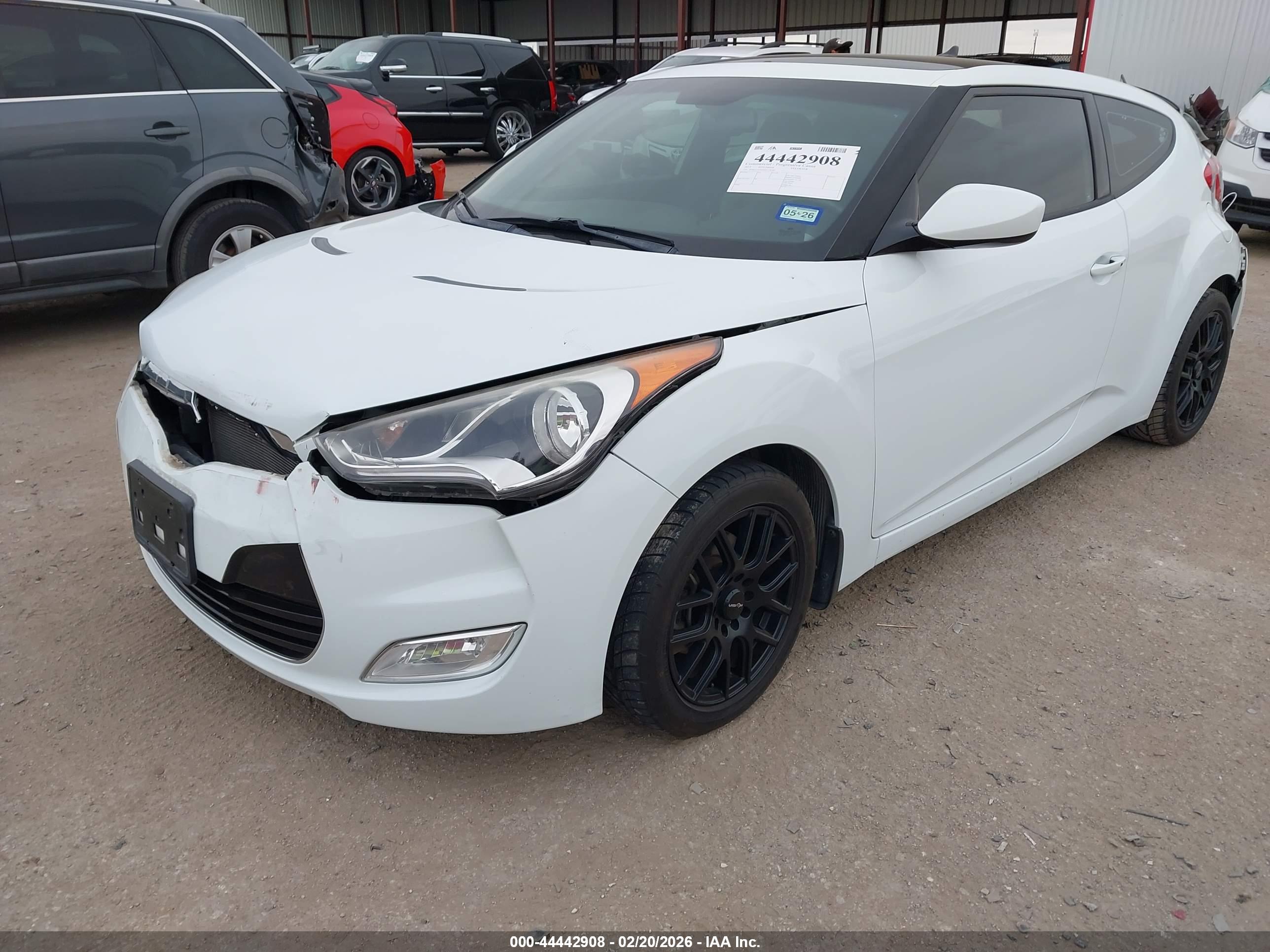 HYUNDAI VELOSTER image 2