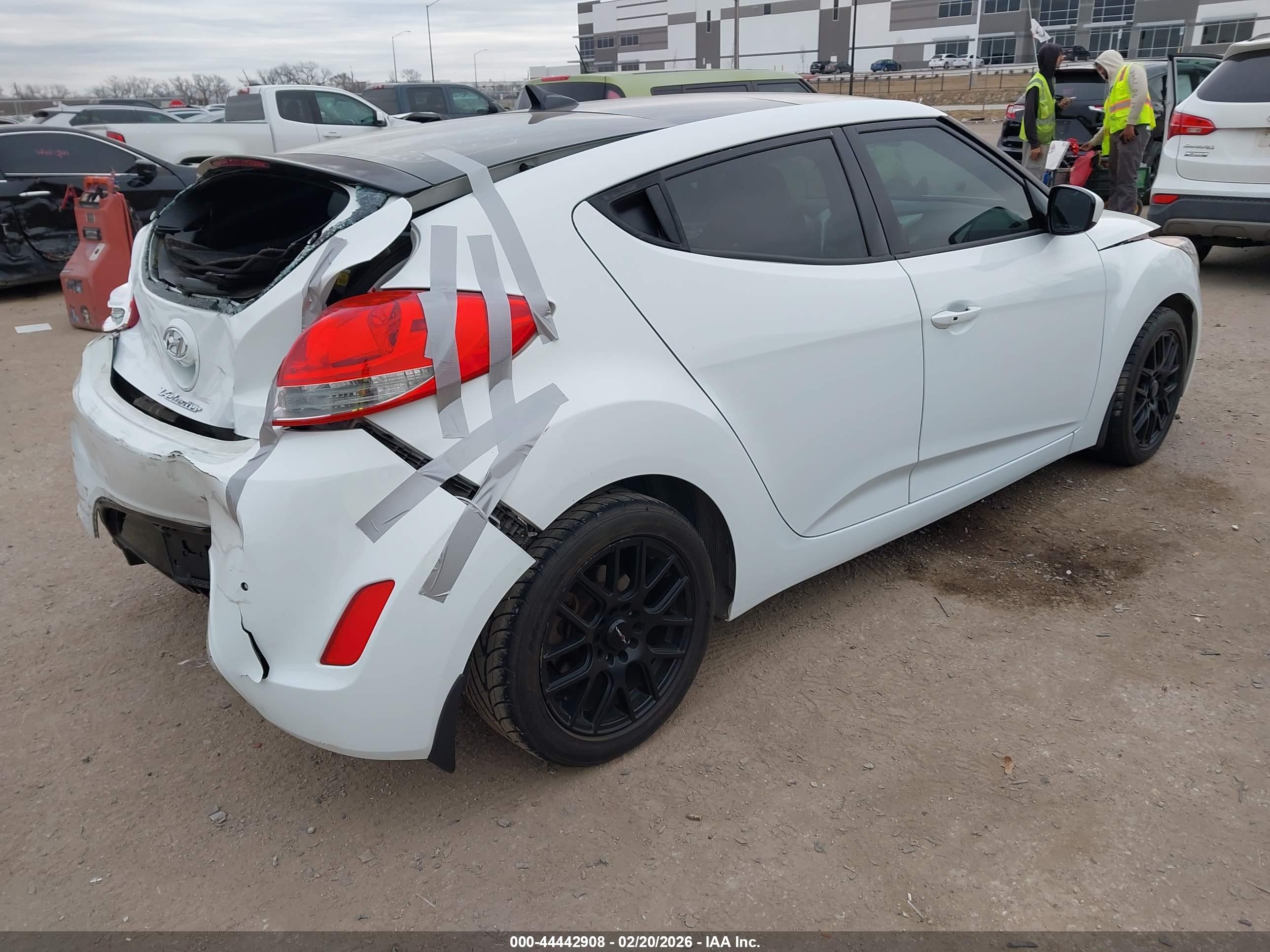 HYUNDAI VELOSTER image 4