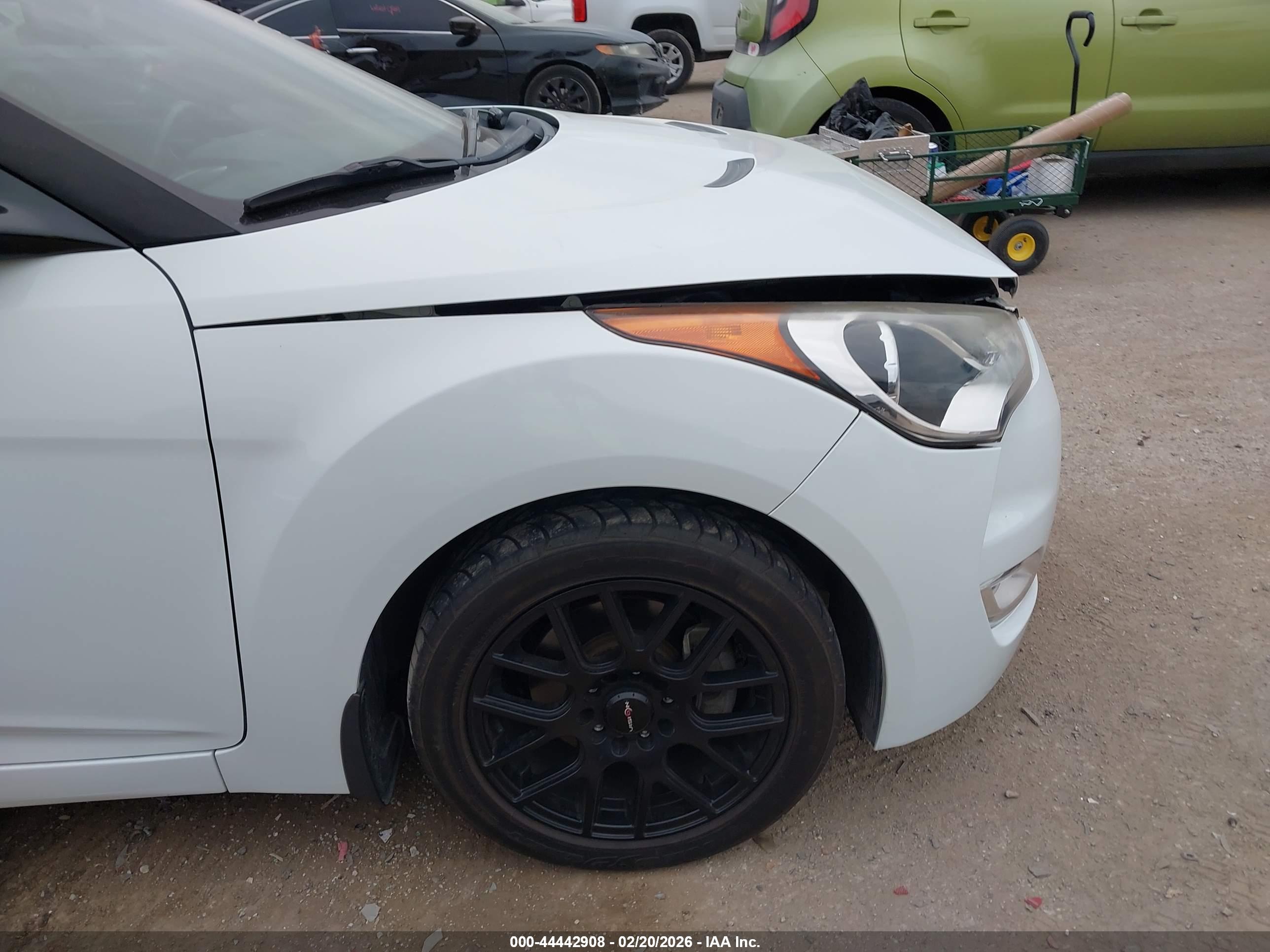 HYUNDAI VELOSTER image 6