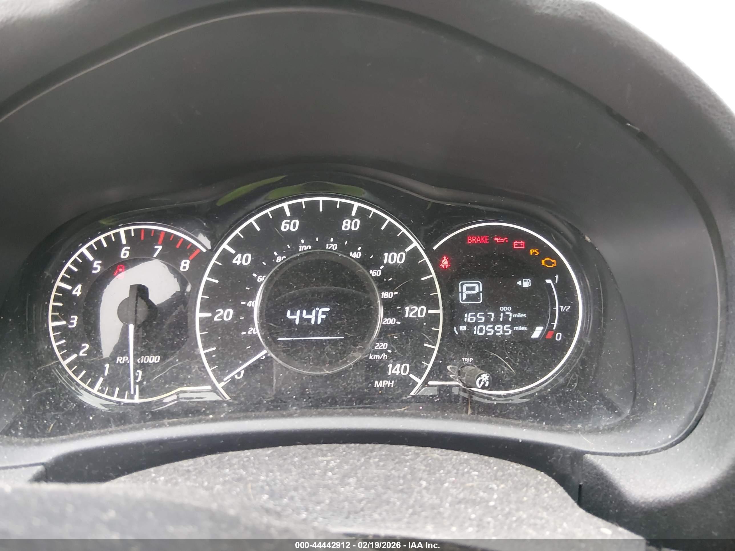 NISSAN VERSA image 7