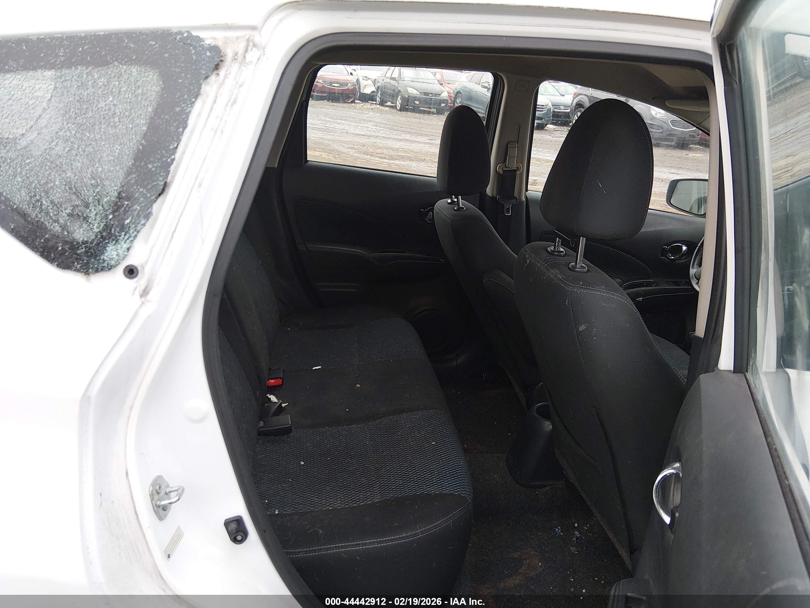 NISSAN VERSA image 8