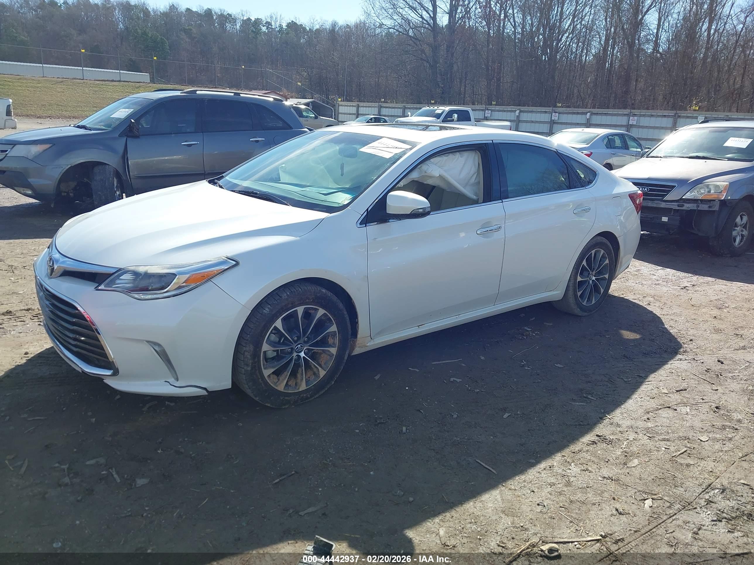 TOYOTA AVALON image 2