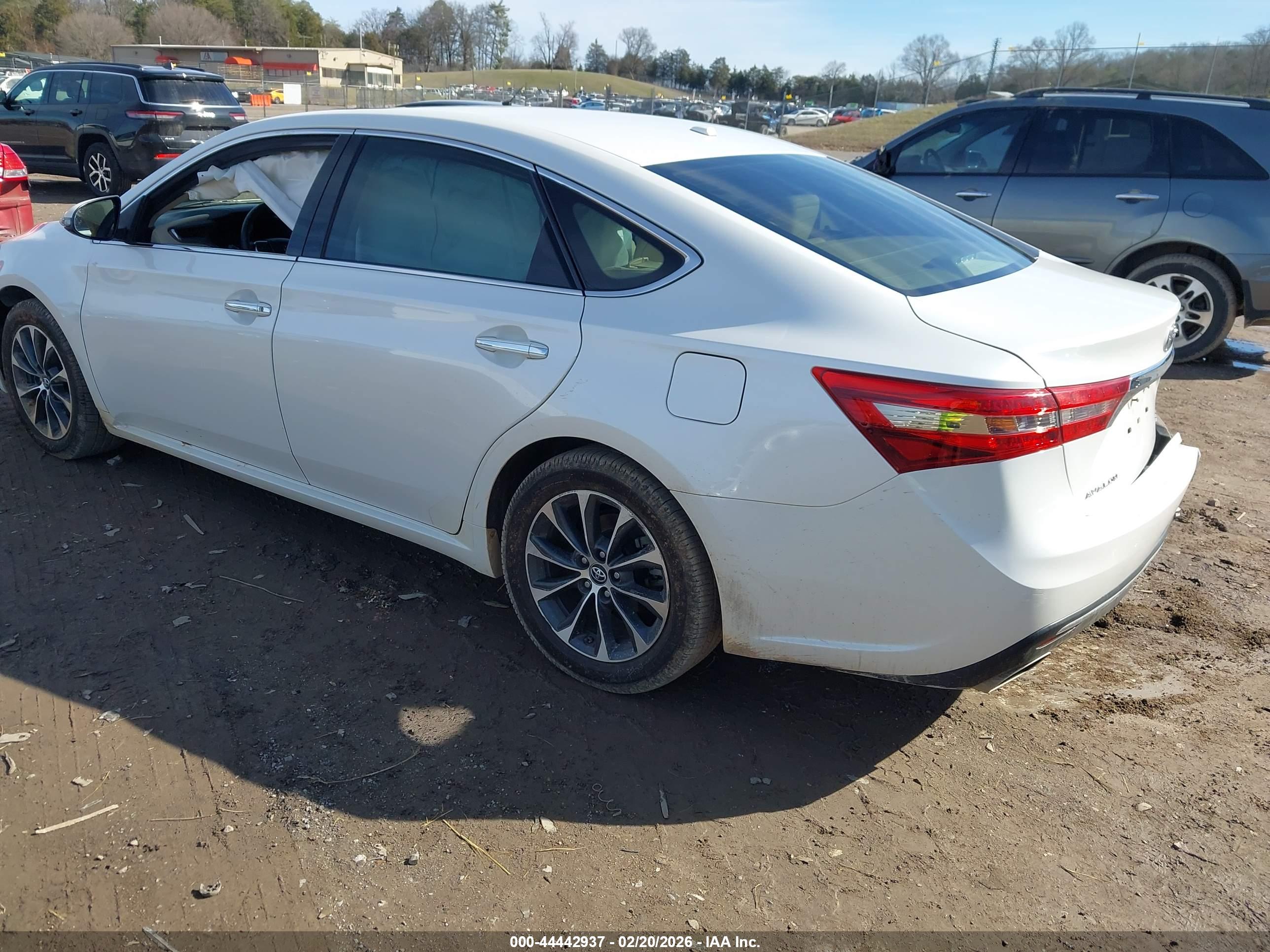 TOYOTA AVALON image 3