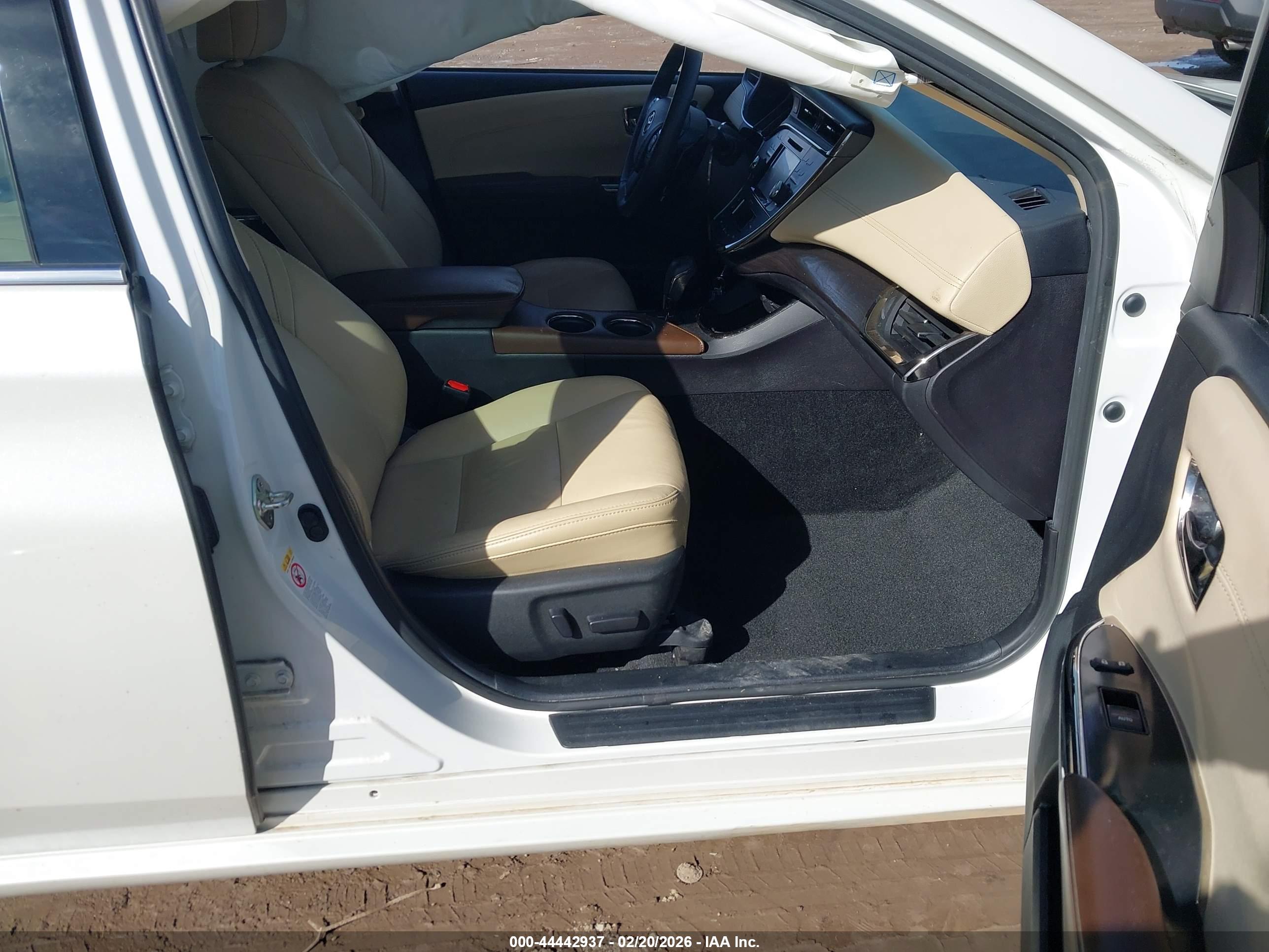 TOYOTA AVALON image 5