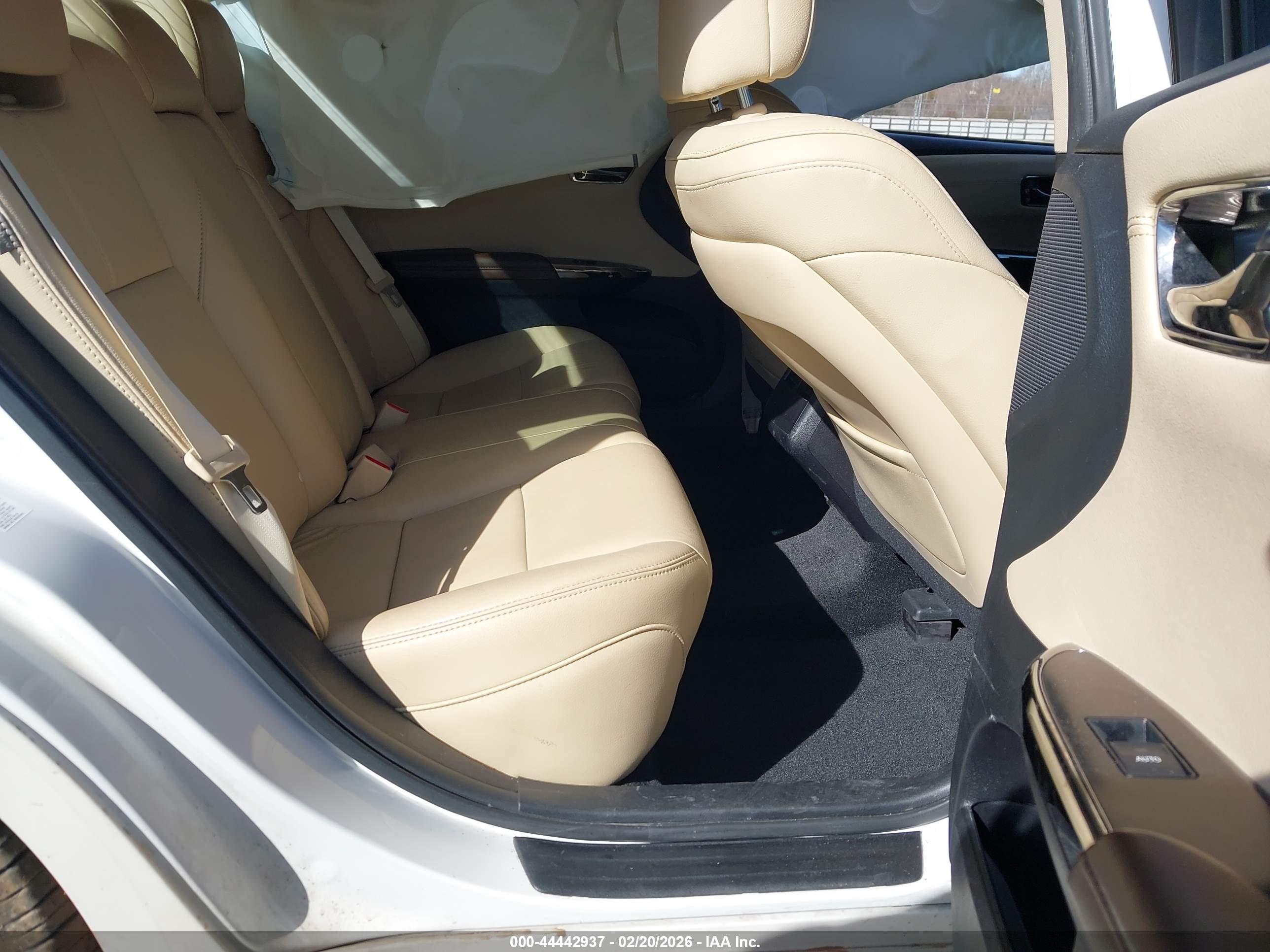 TOYOTA AVALON image 8