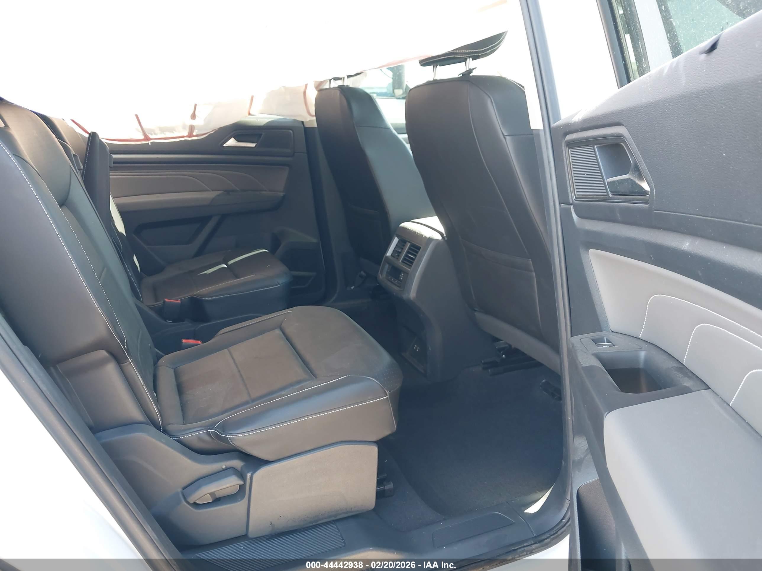 VOLKSWAGEN ATLAS image 8
